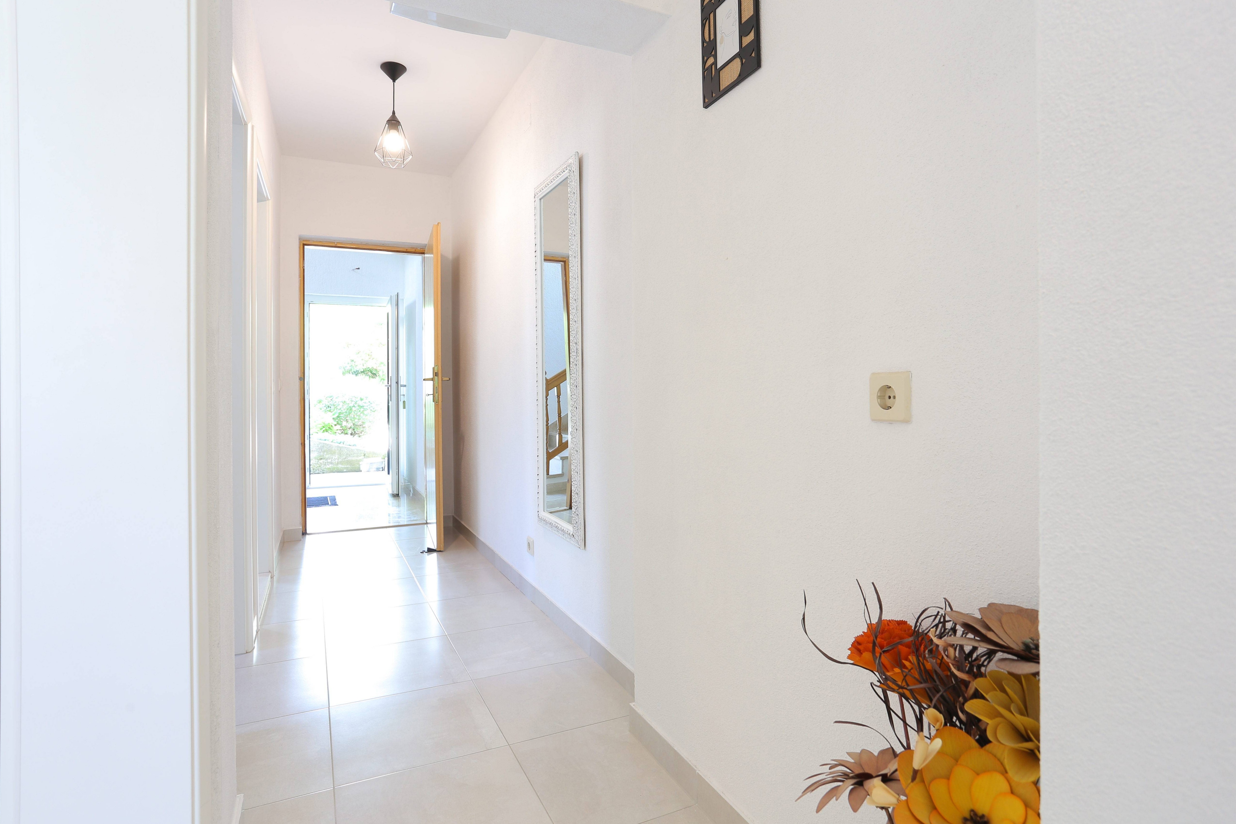 One bedroom apartment with terrace Podstrana, Split  A-b