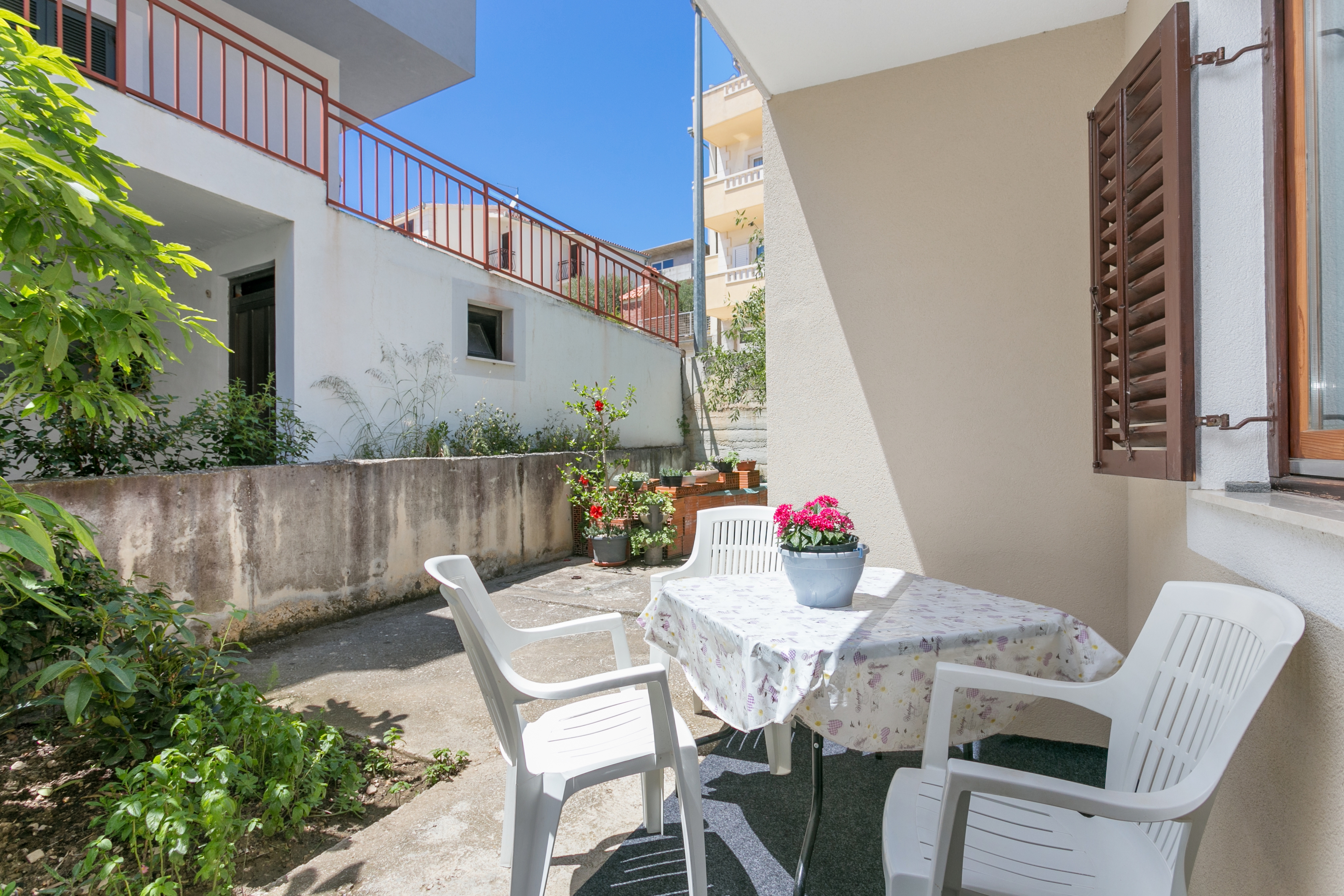 One bedroom apartment with terrace Podstrana, Split  A-b