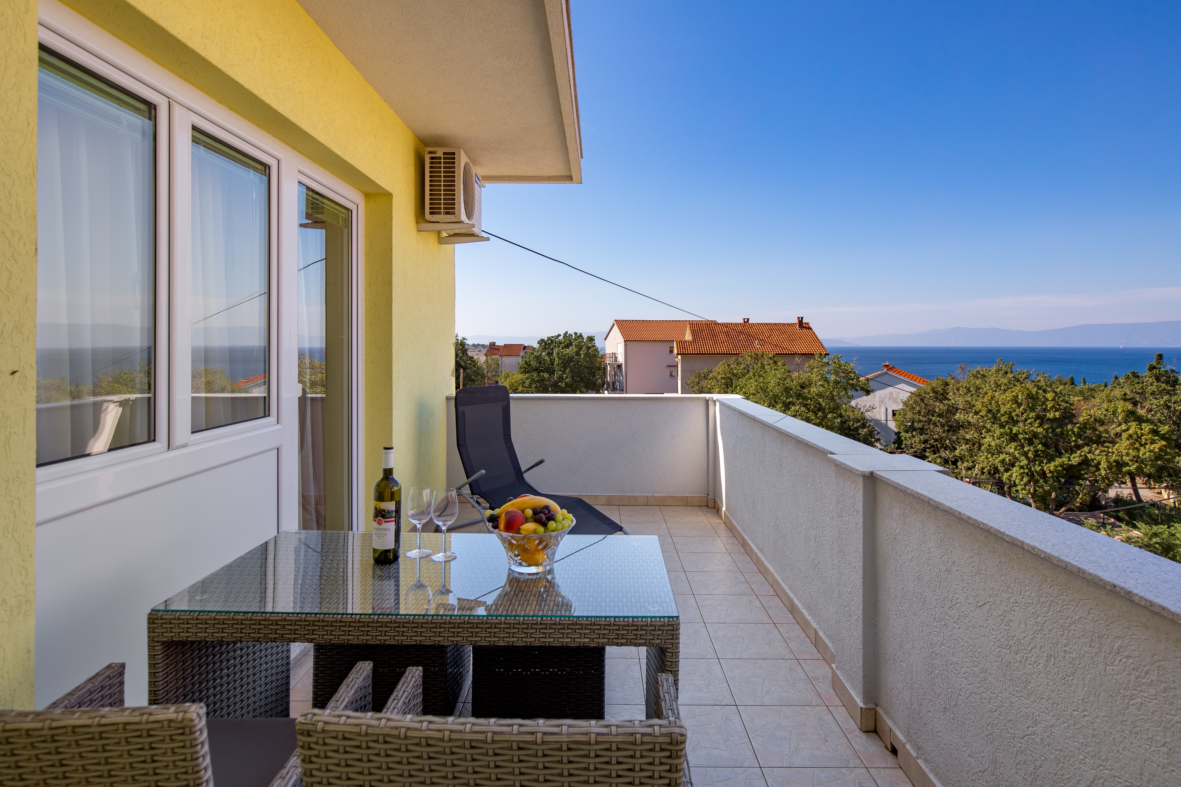 Two bedroom apartment with terrace and sea view Kraljevica  A-c