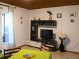 Artatore, Sala de estar in the apartment, air condition available, (pet friendly) y WiFi.