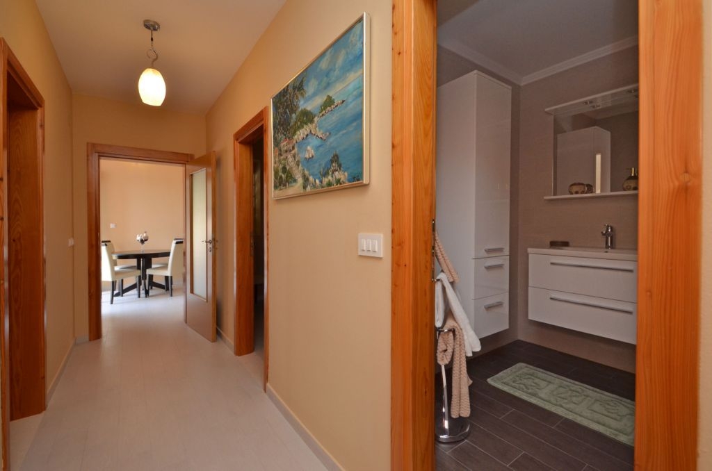 Three bedroom apartment near beach Prižba, Korčula  A-b