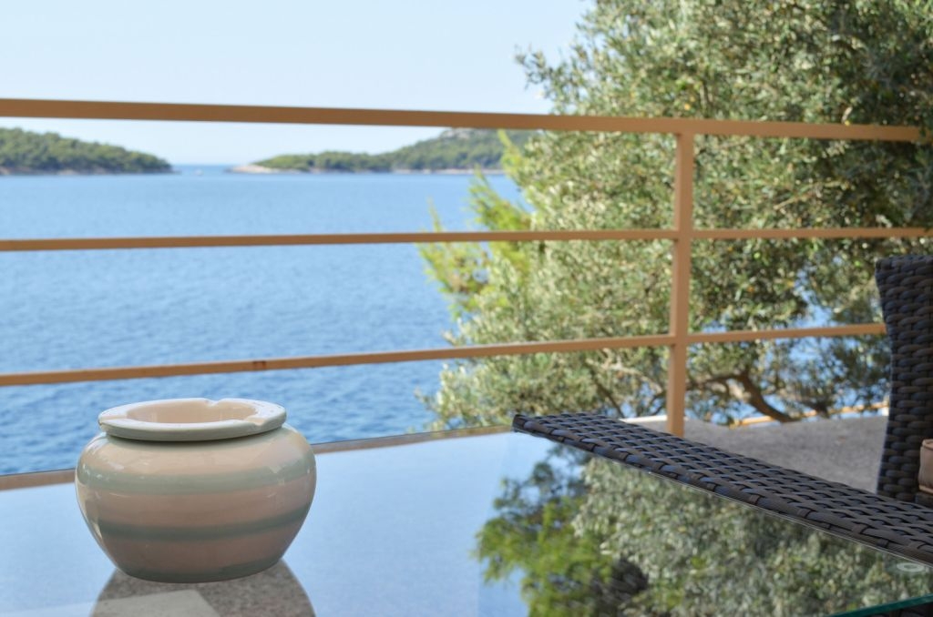 Three bedroom apartment near beach Prižba, Korčula  A-b