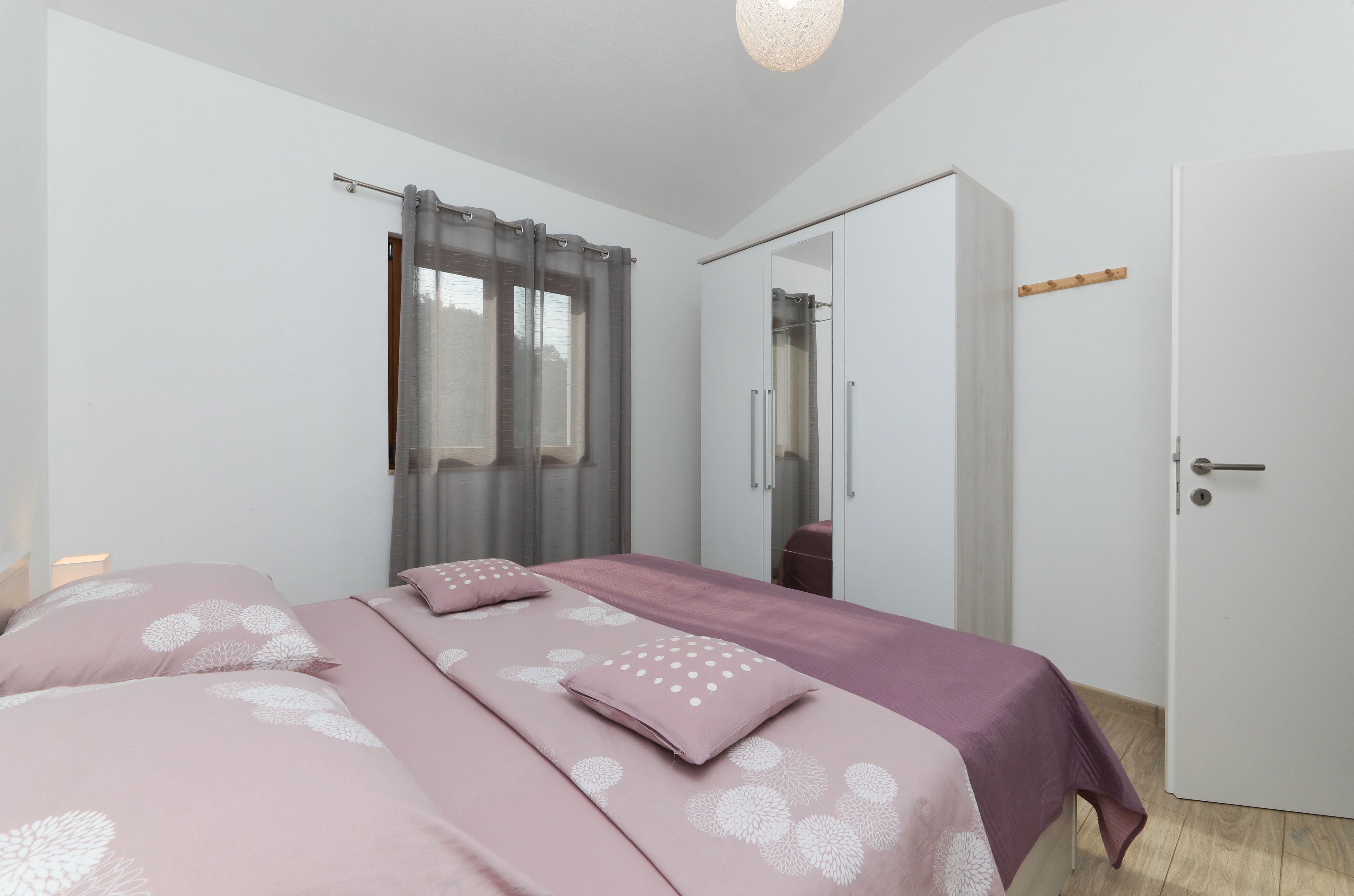 Two bedroom house with terrace and sea view Cove Prapratna - Prapatna, Brač  K