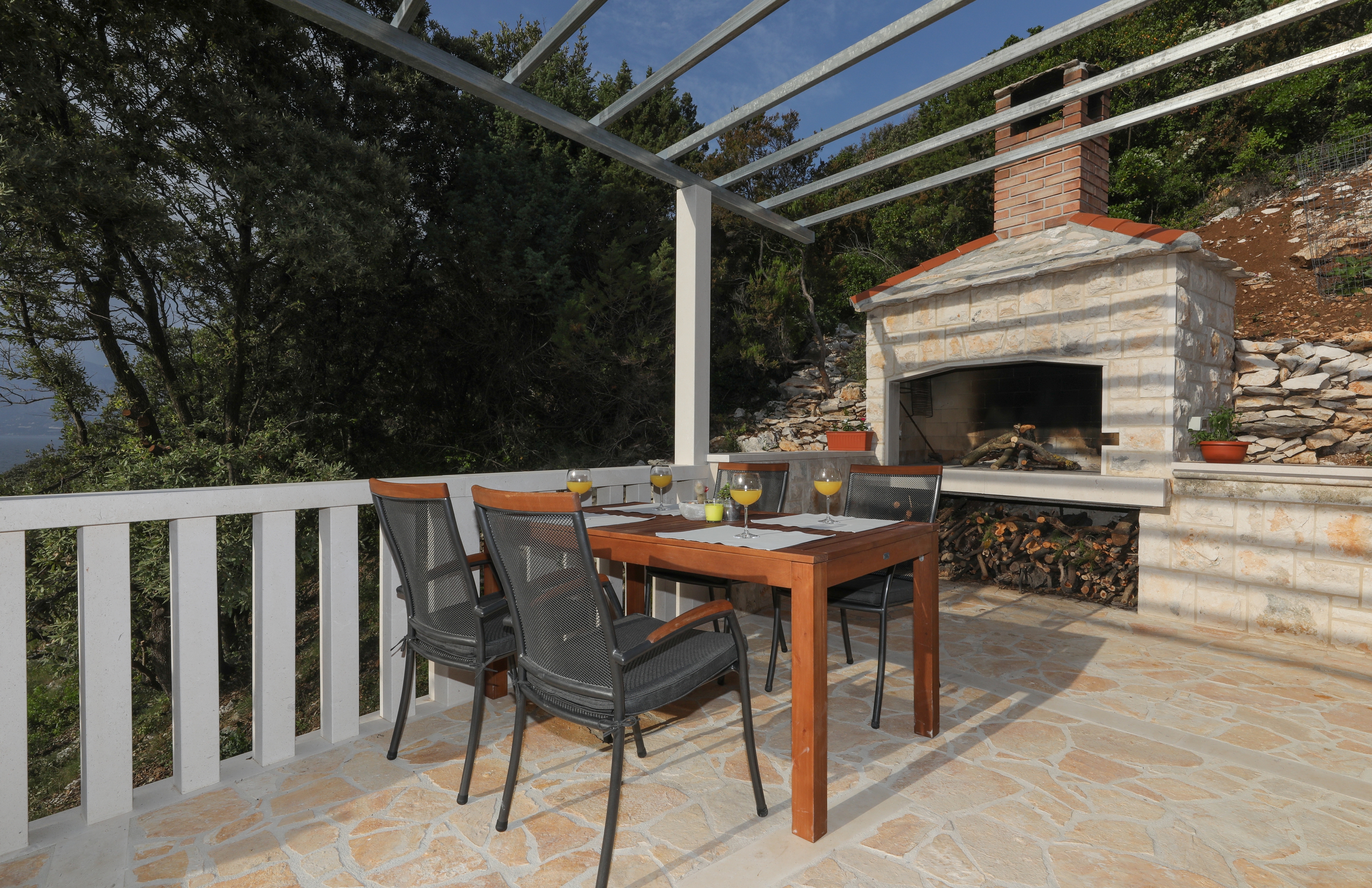 Two bedroom house with terrace and sea view Cove Prapratna - Prapatna, Brač  K