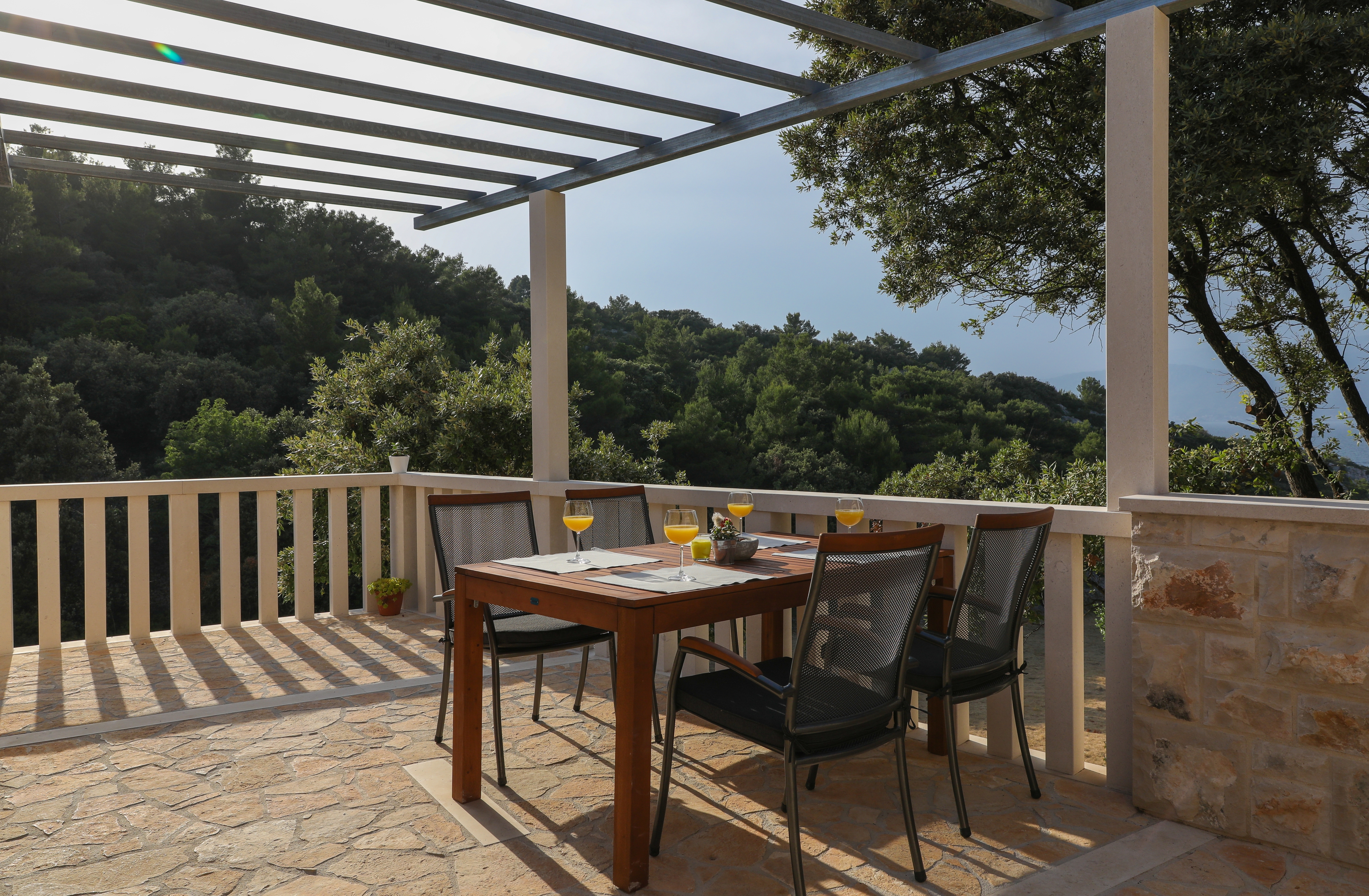 Two bedroom house with terrace and sea view Cove Prapratna - Prapatna, Brač  K