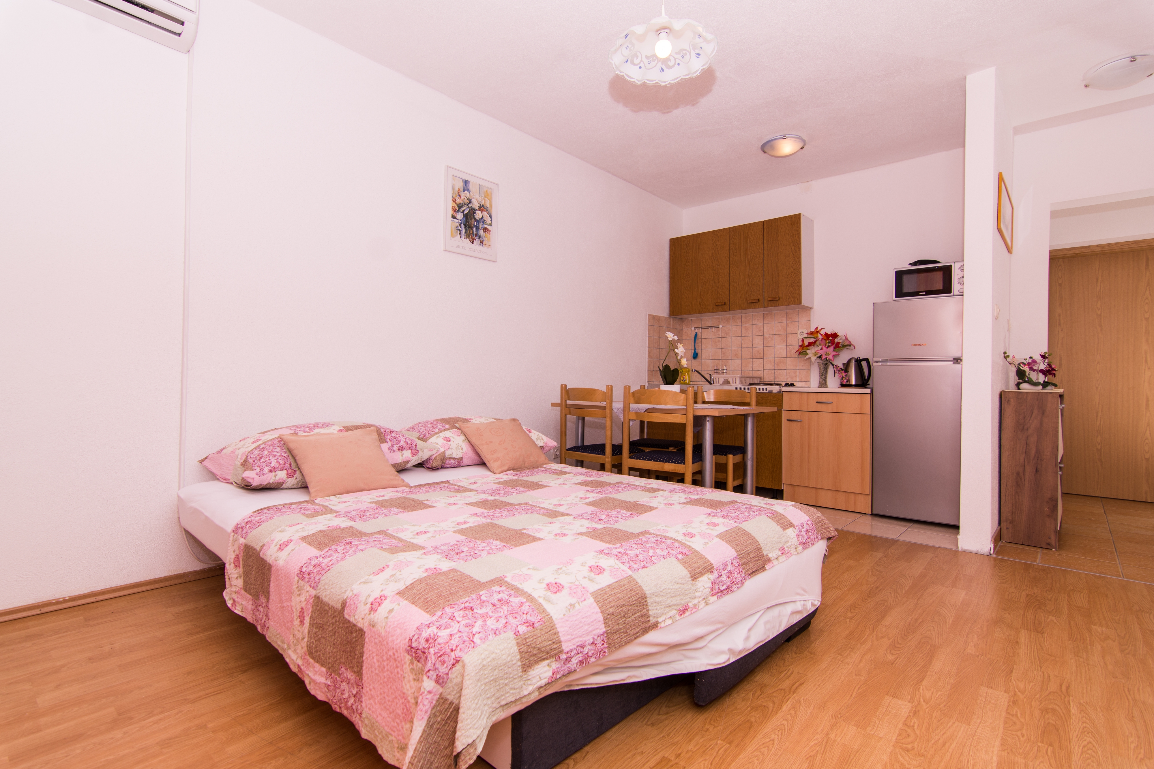 One bedroom apartment with balcony and sea view Trogir (A-17609-a) One bedroom apartment with balcony and sea view Trogir (A-17609-a)