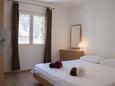 Lumbarda, Bedroom in the apartment, WiFi.