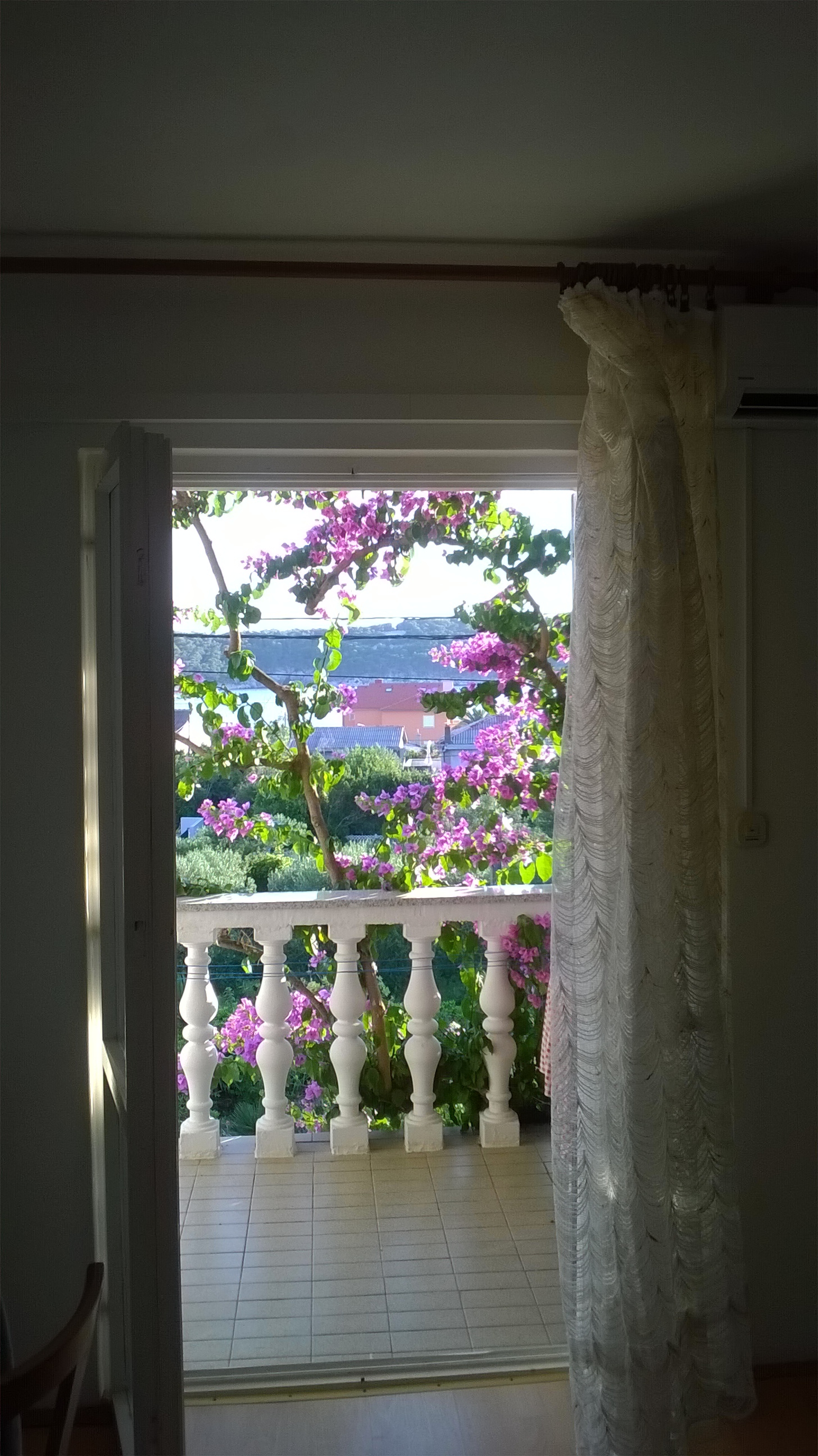 One bedroom apartment with terrace and sea view Barbat, Rab  A-c