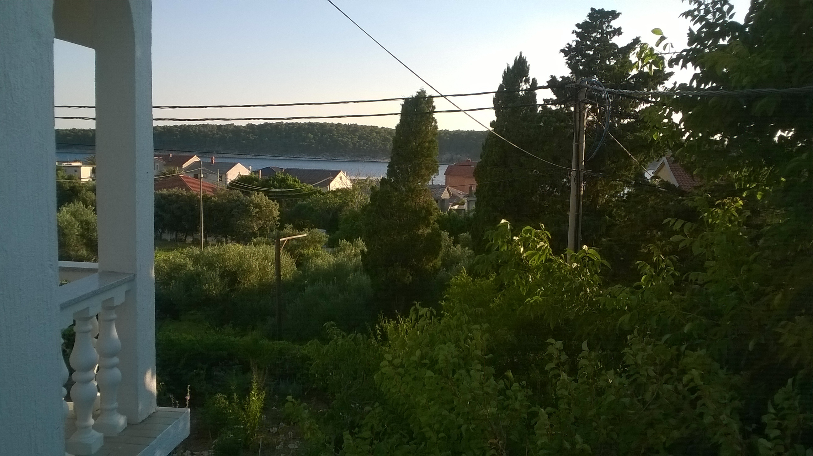 One bedroom apartment with terrace and sea view Barbat, Rab  A-c