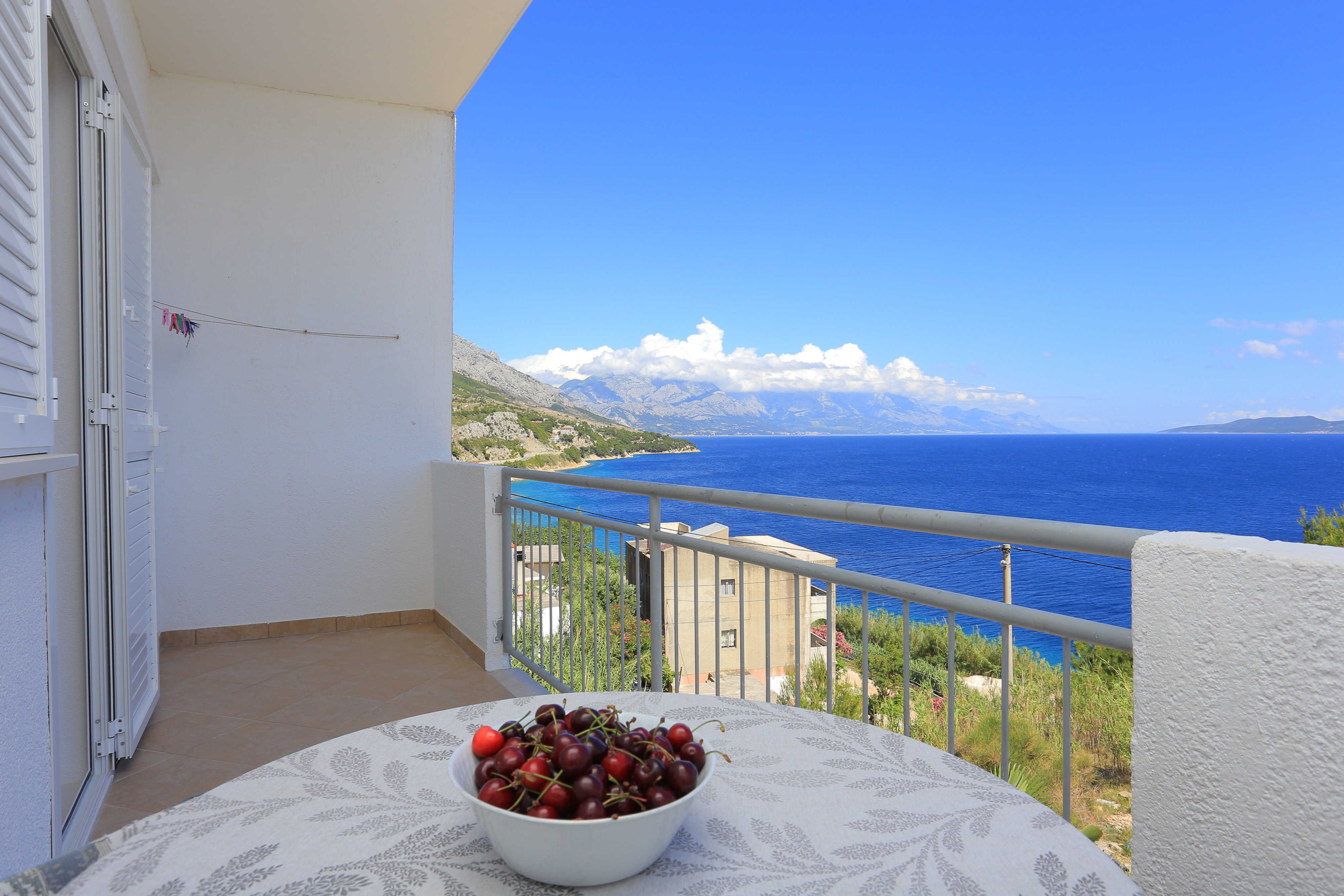 One bedroom apartment with balcony and sea view Lokva Rogoznica, Omiš (A-17645-b)