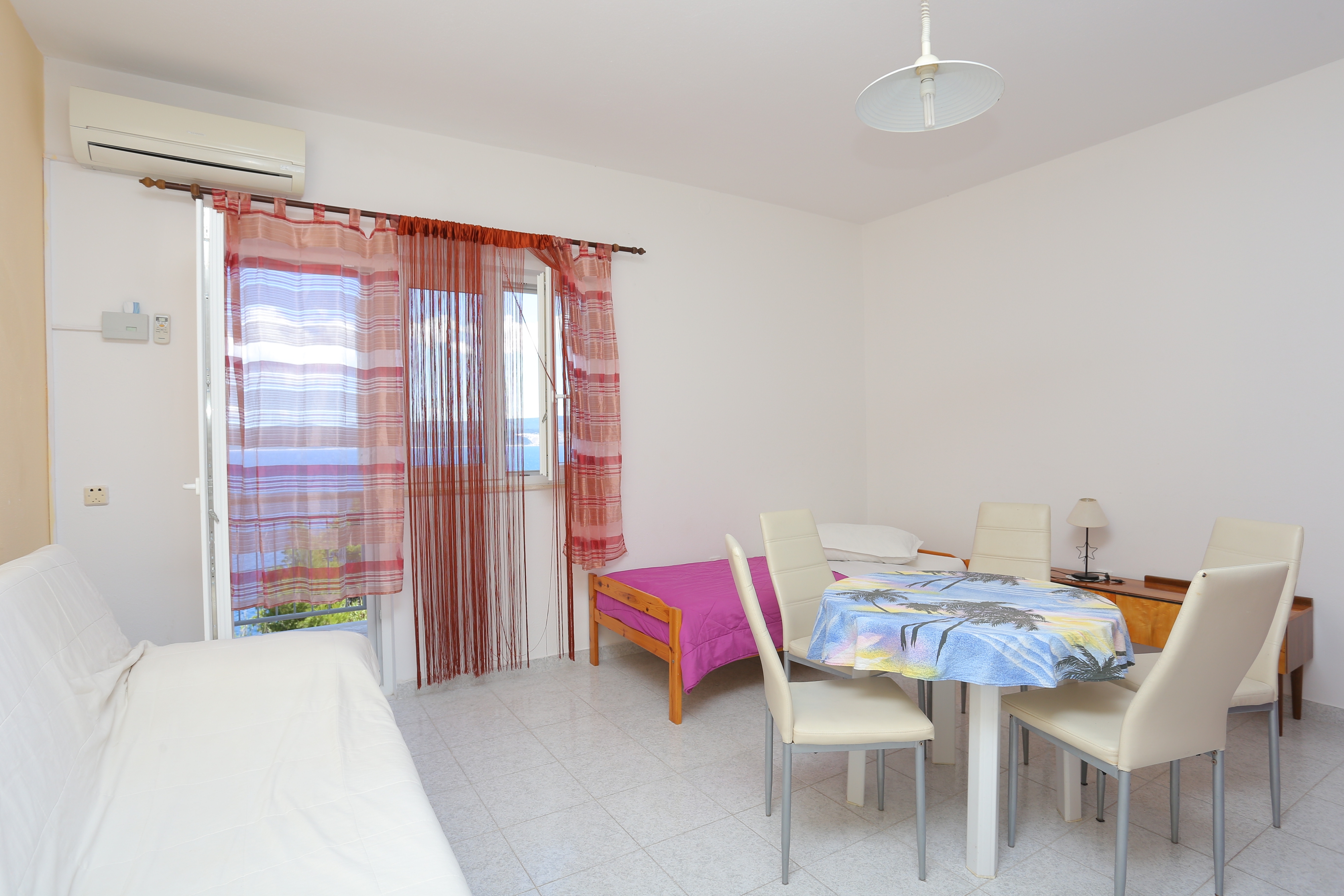 One bedroom apartment with balcony and sea view Lokva Rogoznica, Omiš (A-17645-b) One bedroom apartment with balcony and sea view Lokva Rogoznica, Omiš (A-17645-b)