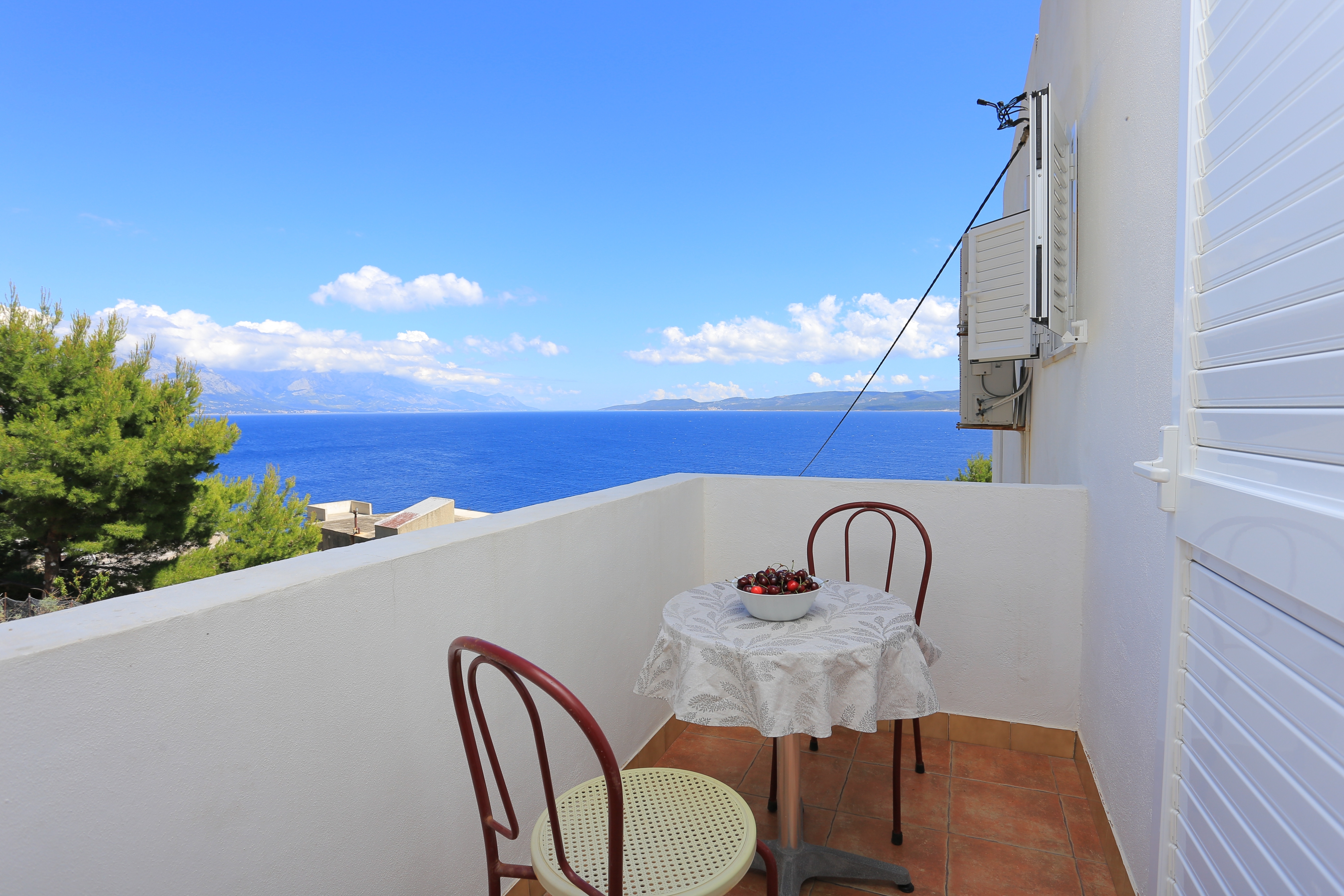 One bedroom apartment with balcony and sea view Lokva Rogoznica, Omiš (A-17645-d) One bedroom apartment with balcony and sea view Lokva Rogoznica, Omiš (A-17645-d)