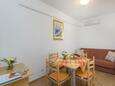 Dining room Srima - Vodice, Dining room in the apartment, air condition available and WiFi.