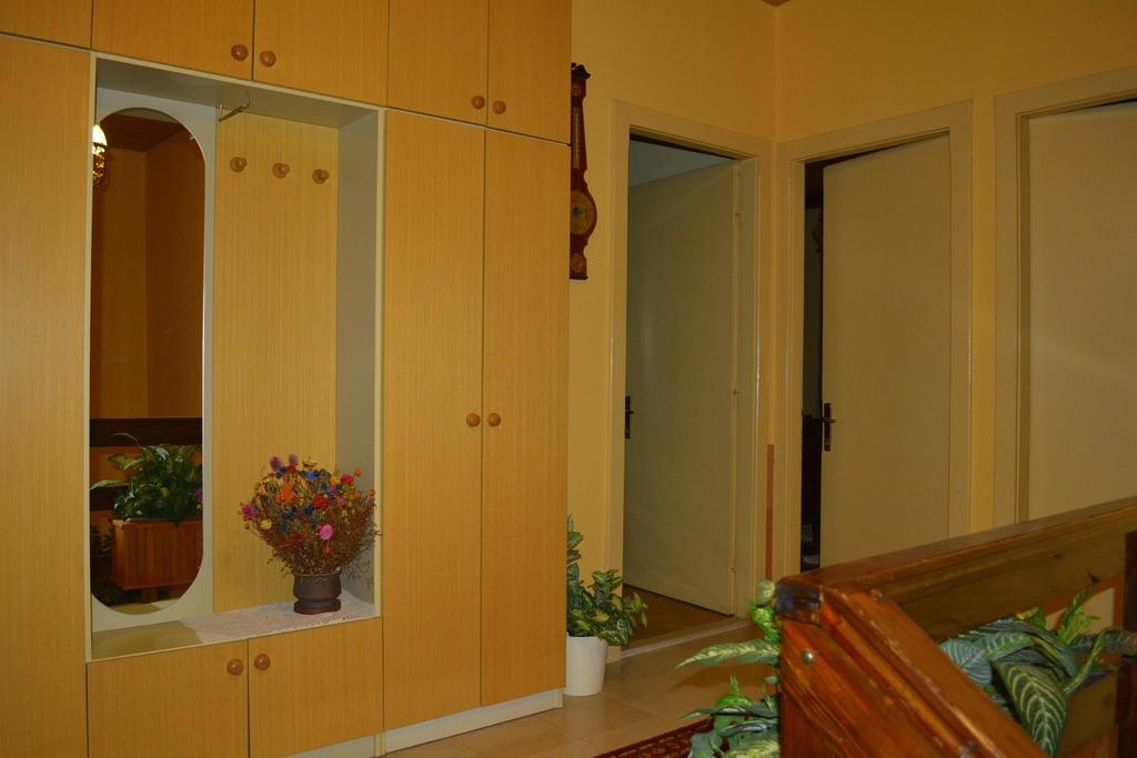 Four bedroom house with terrace Svirče, Hvar  K