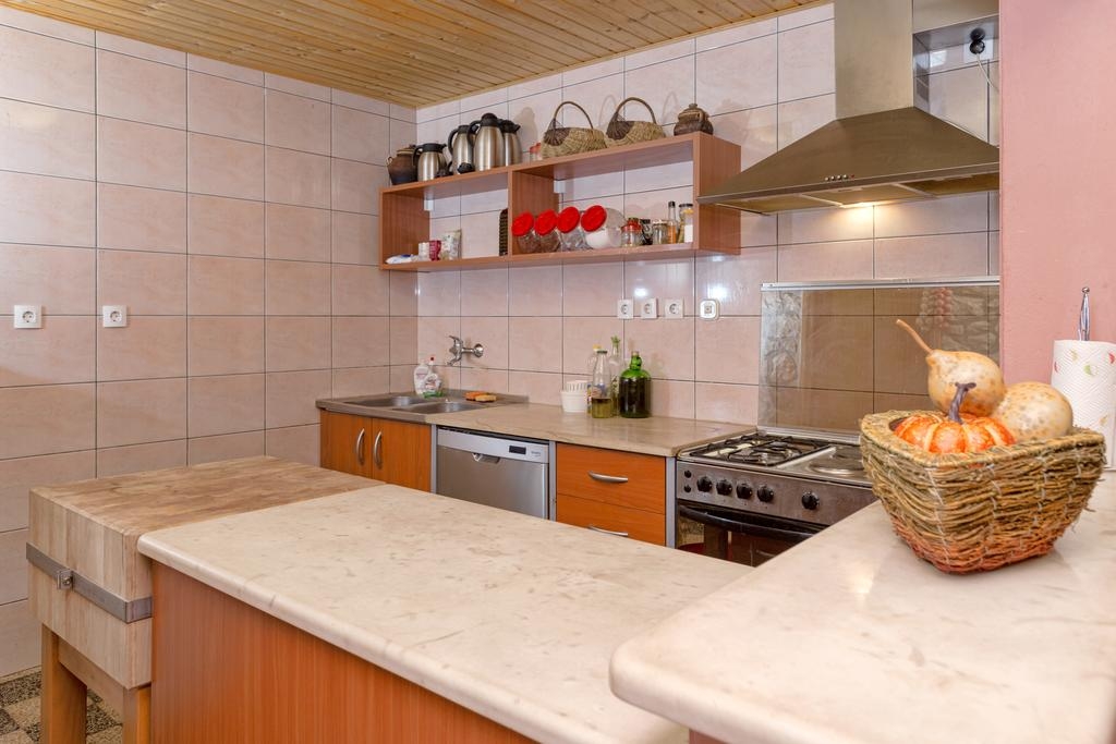 Four bedroom house with terrace Svirče, Hvar  K