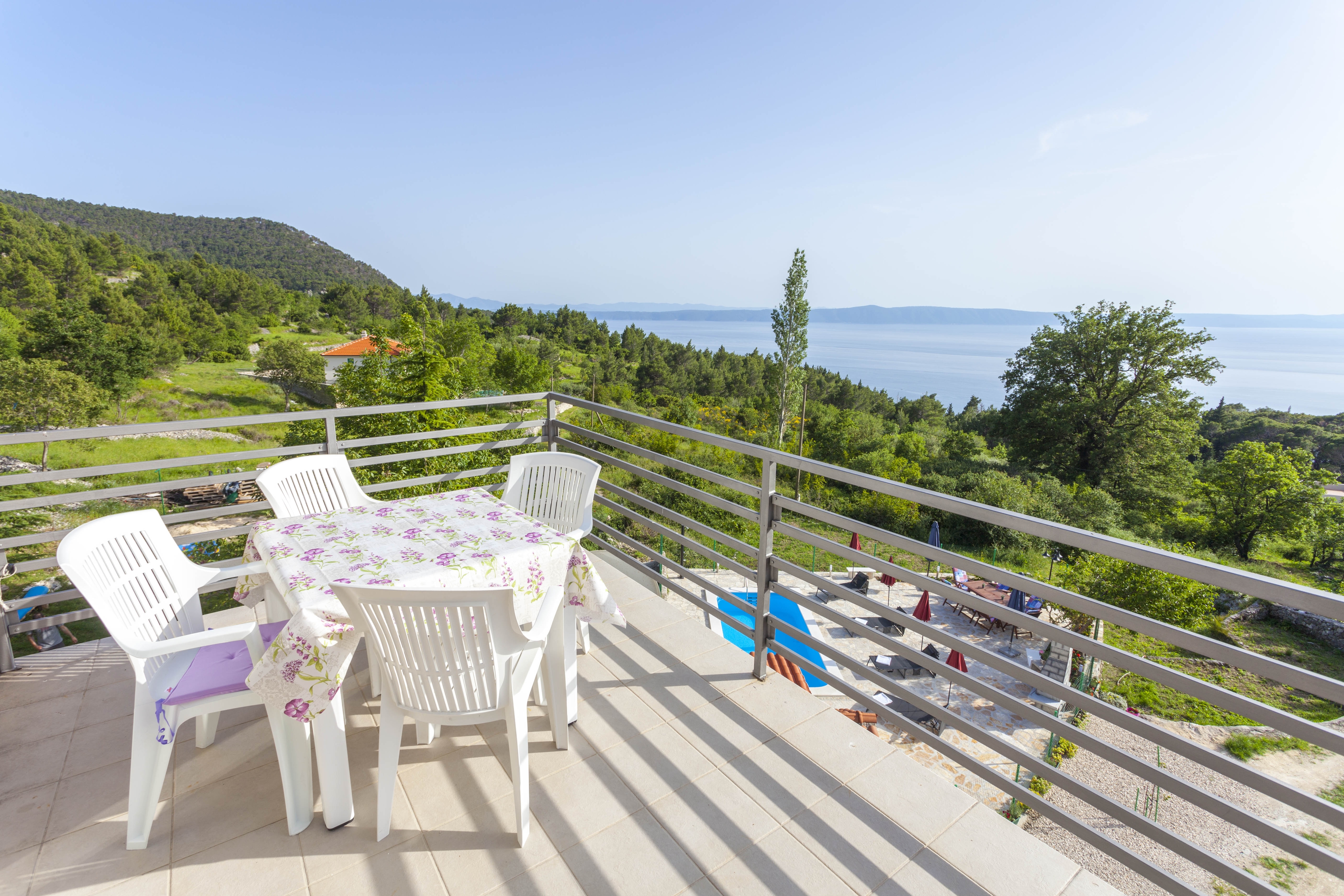 Four bedroom apartment with balcony and sea view Gornji Tučepi, Makarska  A-a