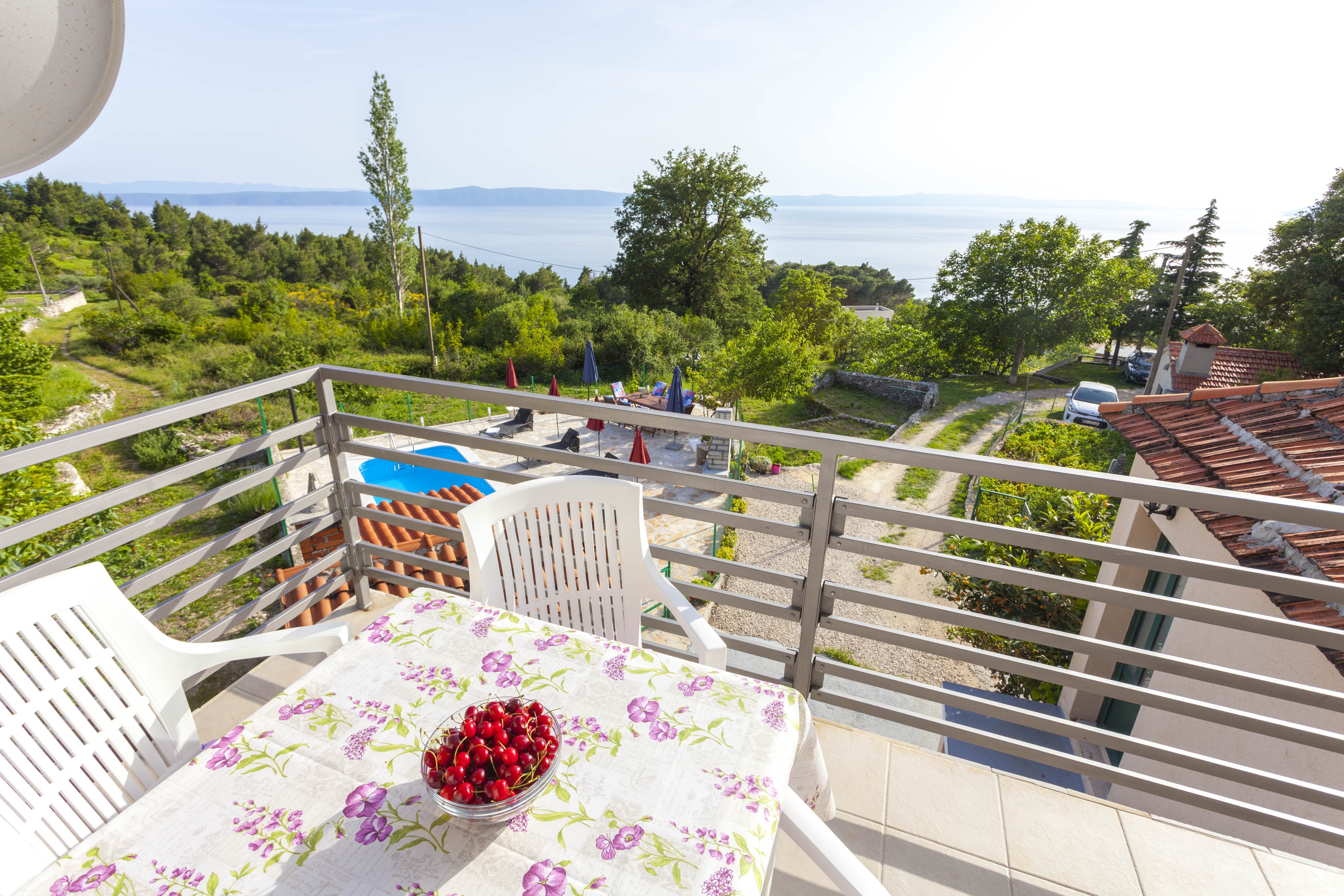 Four bedroom apartment with balcony and sea view Gornji Tučepi, Makarska  A-a