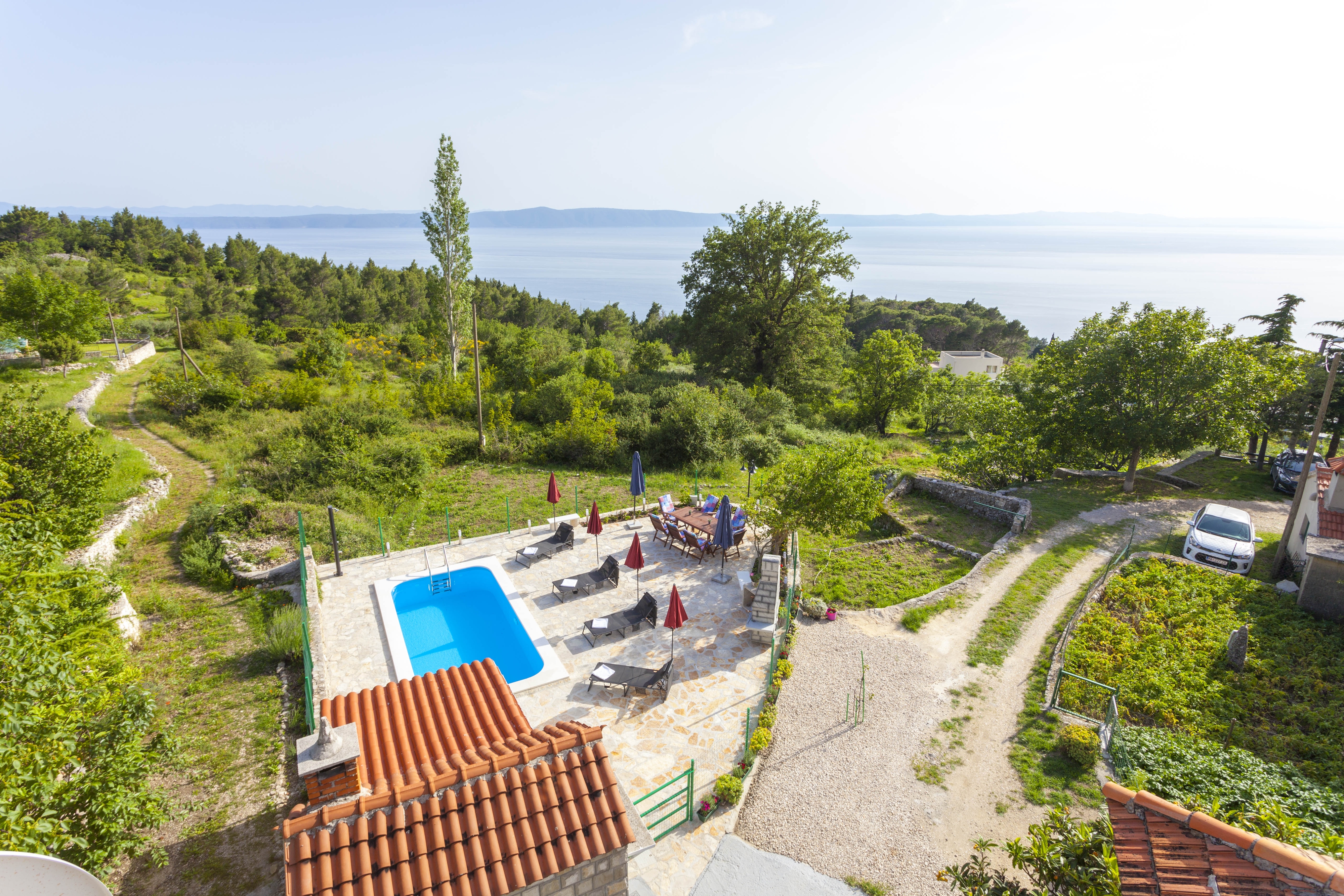 Four bedroom apartment with balcony and sea view Gornji Tučepi, Makarska  A-a