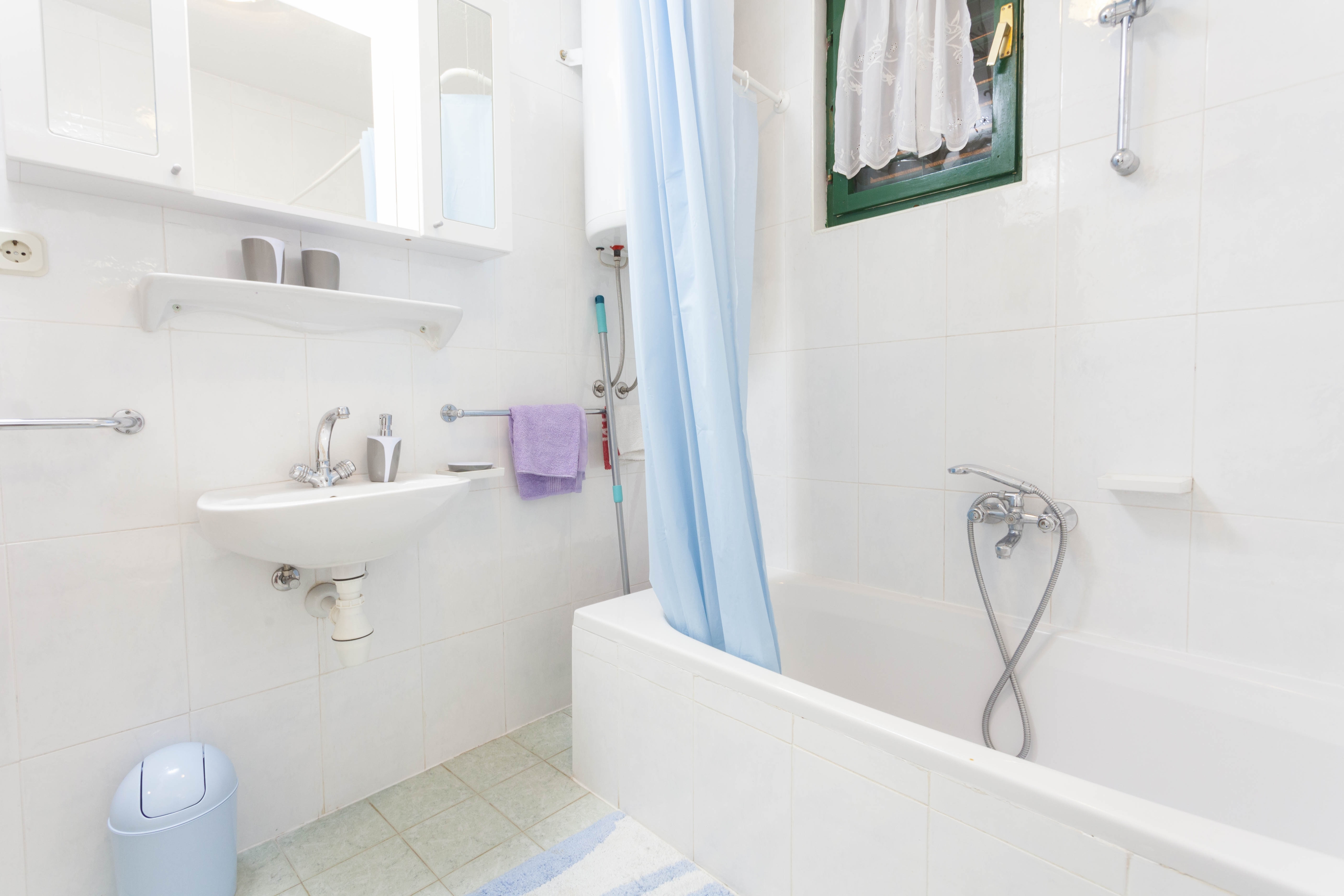 Four bedroom apartment with balcony and sea view Gornji Tučepi, Makarska  A-a