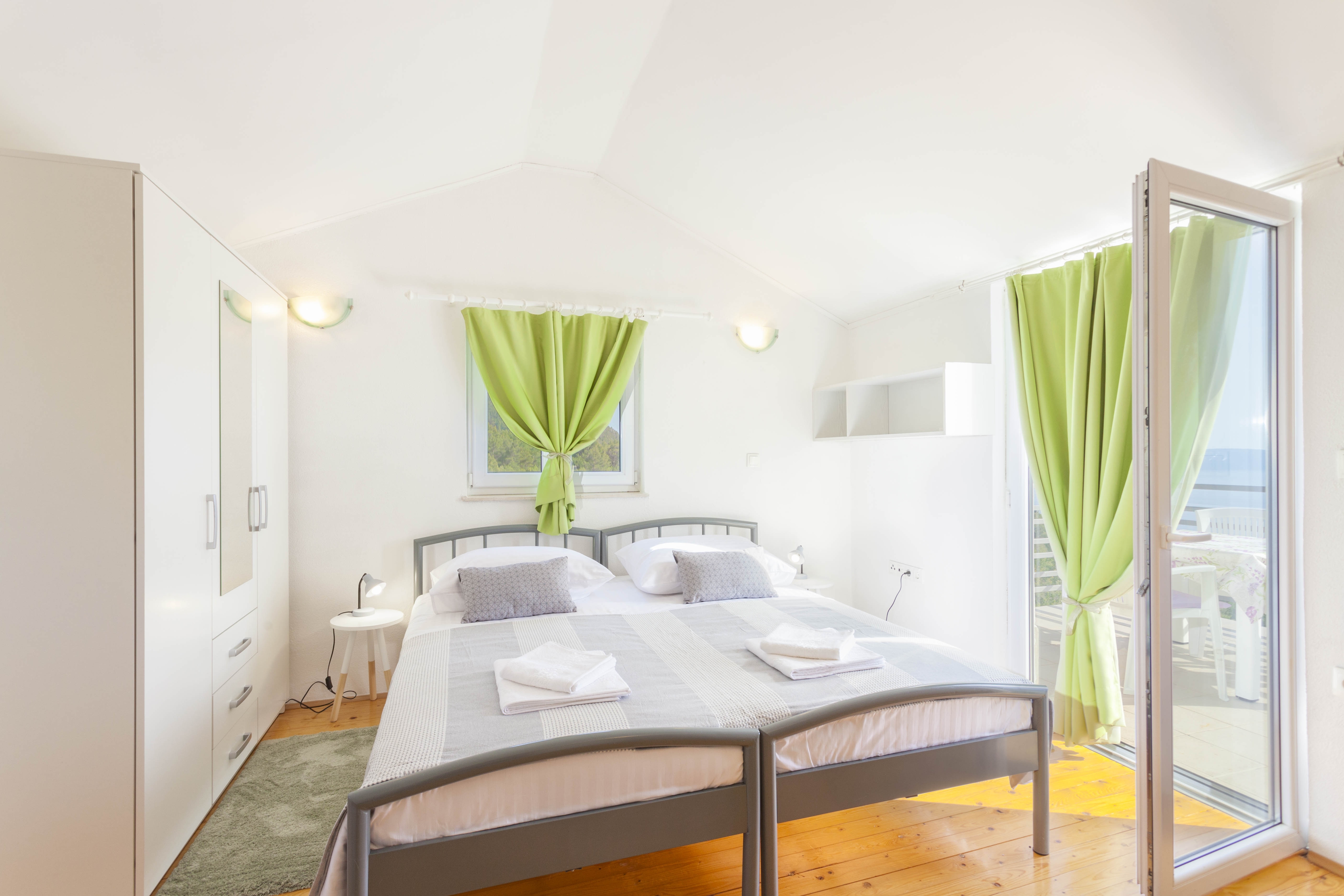 Four bedroom apartment with balcony and sea view Gornji Tučepi, Makarska  A-a
