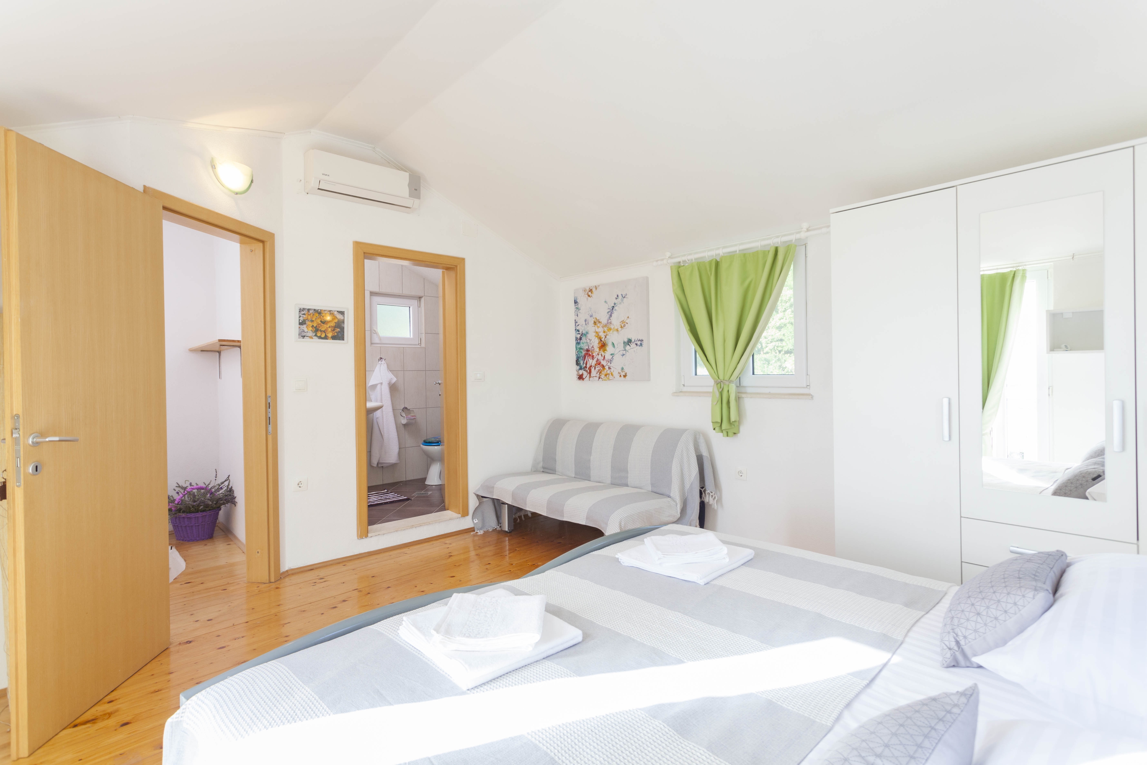 Four bedroom apartment with balcony and sea view Gornji Tučepi, Makarska  A-a