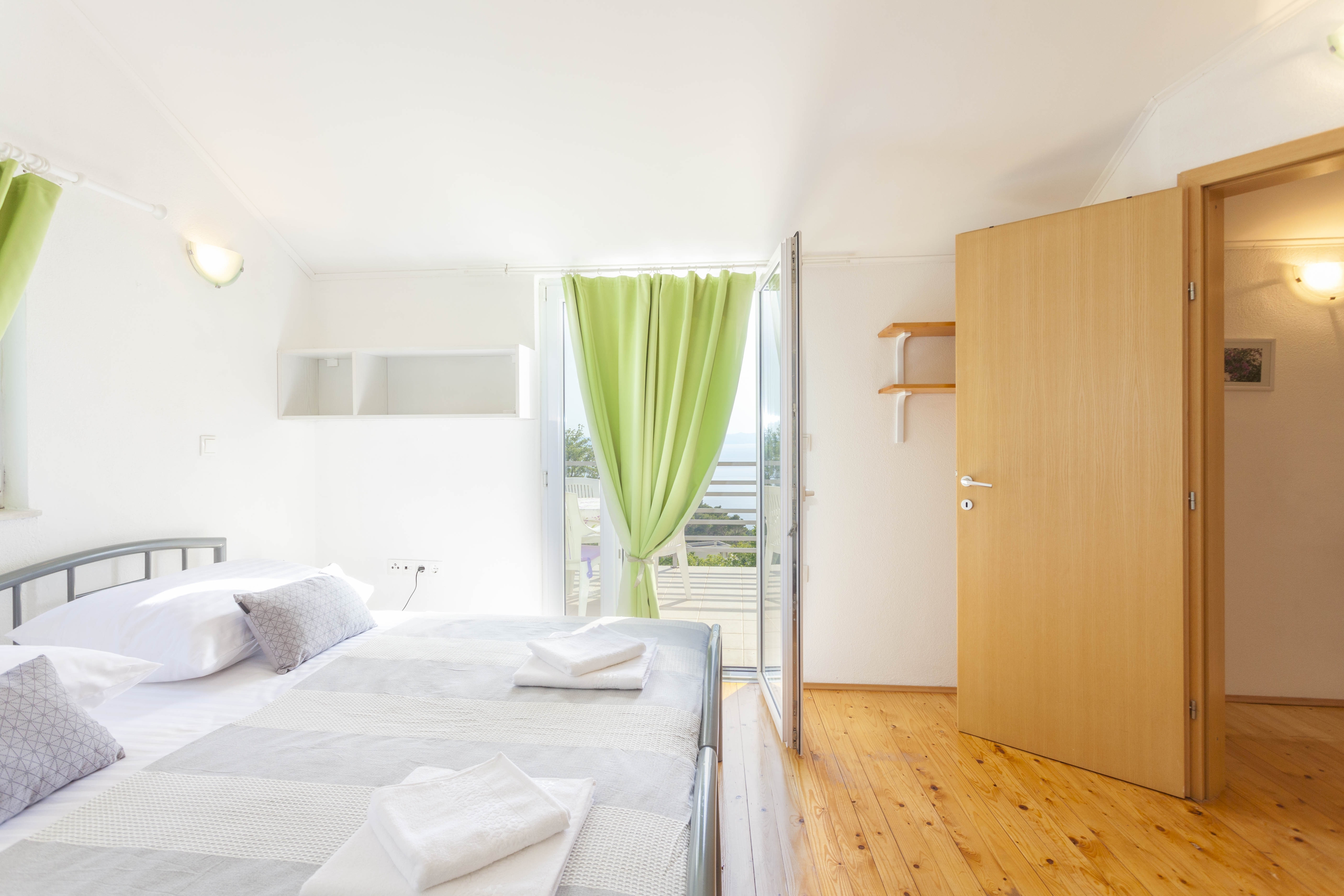 Four bedroom apartment with balcony and sea view Gornji Tučepi, Makarska  A-a