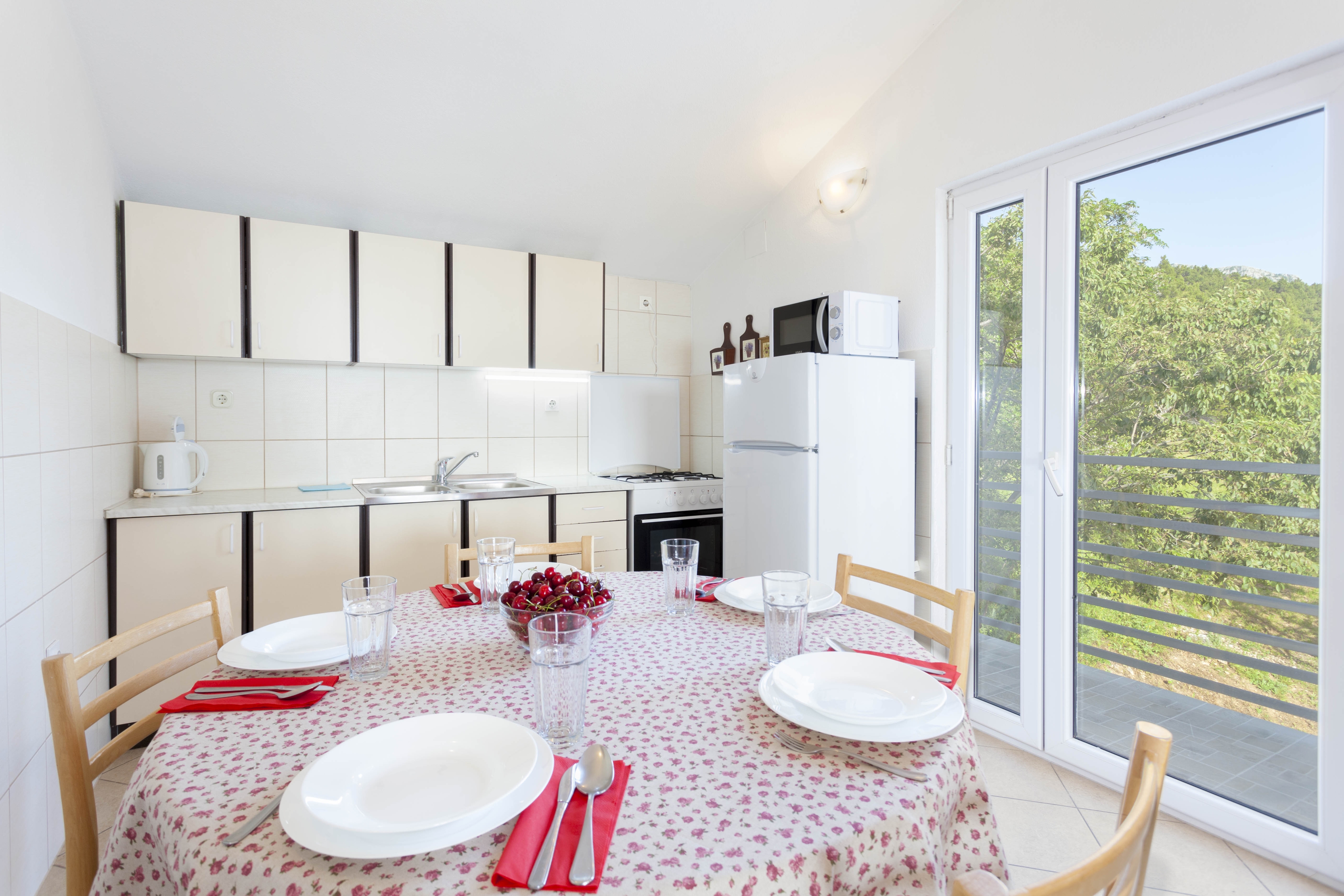 Four bedroom apartment with balcony and sea view Gornji Tučepi, Makarska  A-a