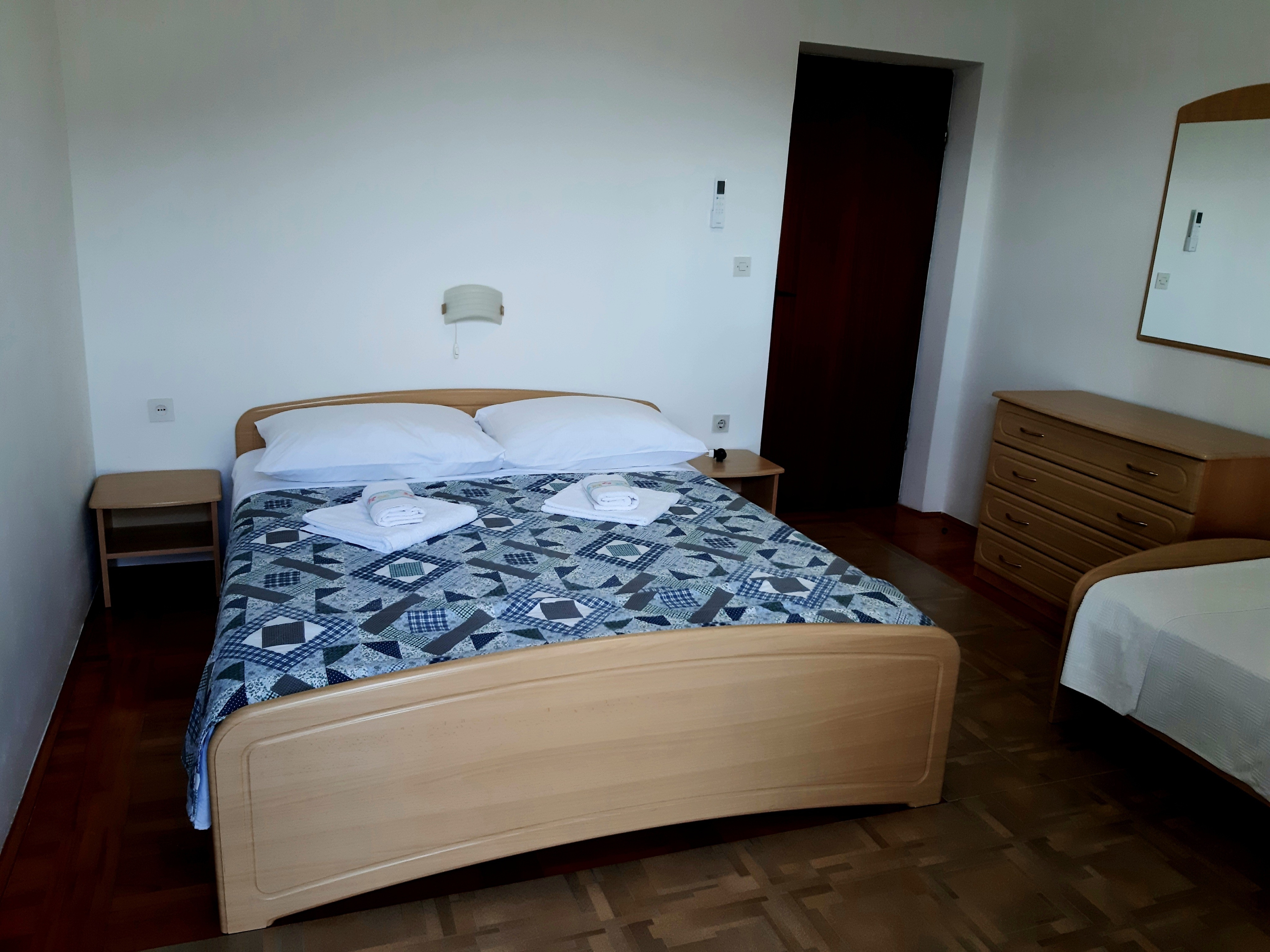 One bedroom apartment with balcony and sea view Tisno (Murter) (A-17716-b)