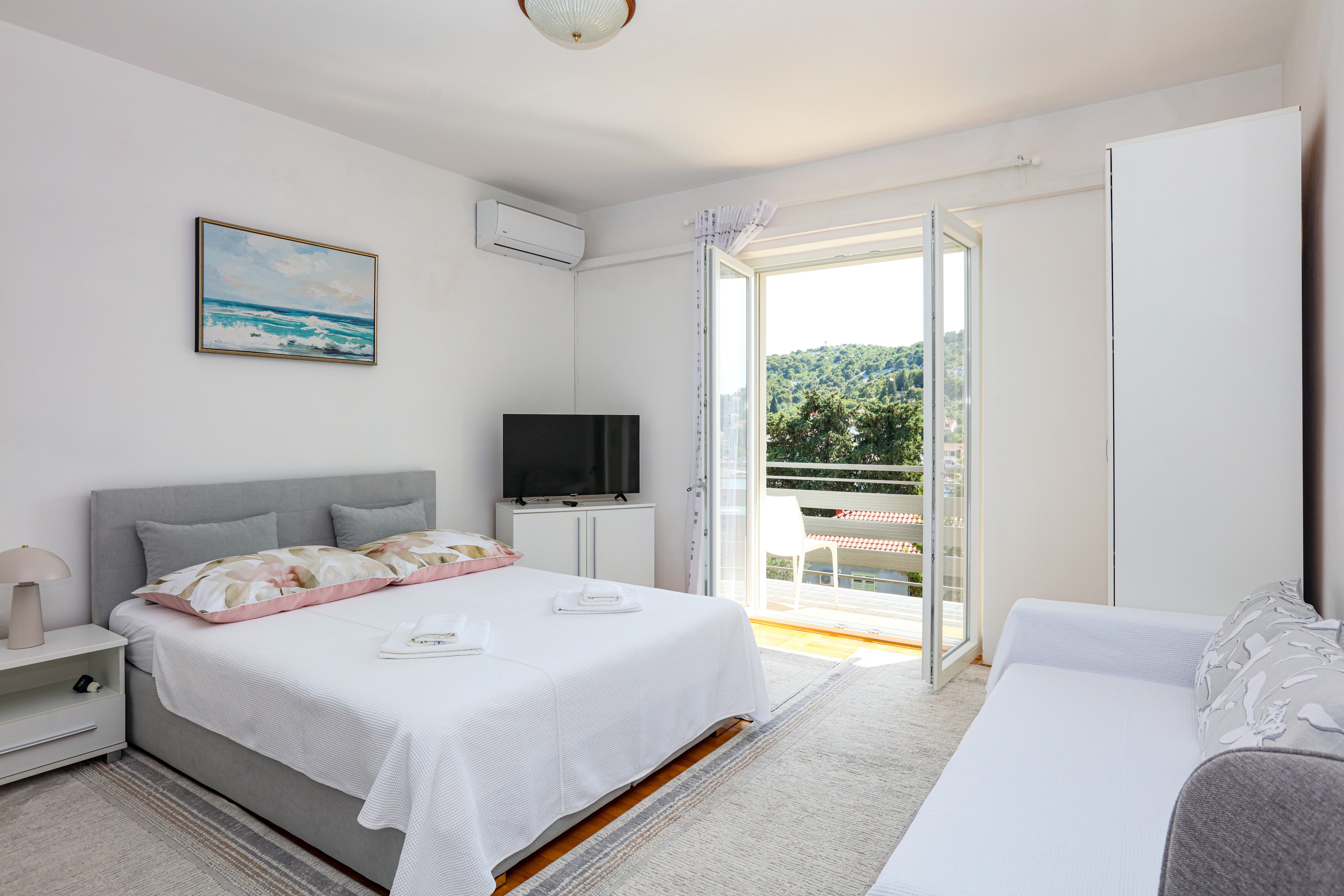 Appartement de deux chambres avec le balcon et la vue sur le mer Tisno, Murter (A-17716-c) Appartement de deux chambres avec le balcon et la vue sur le mer Tisno, Murter (A-17716-c)