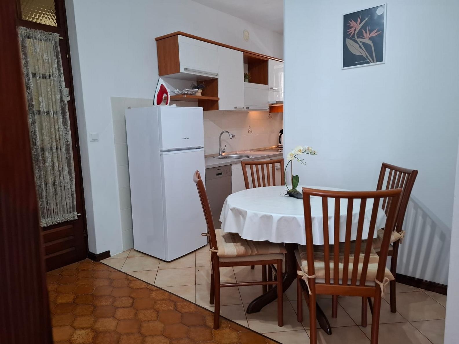 Two bedroom apartment with balcony and sea view Tisno, Murter (A-17716-c) Two bedroom apartment with balcony and sea view Tisno, Murter (A-17716-c)