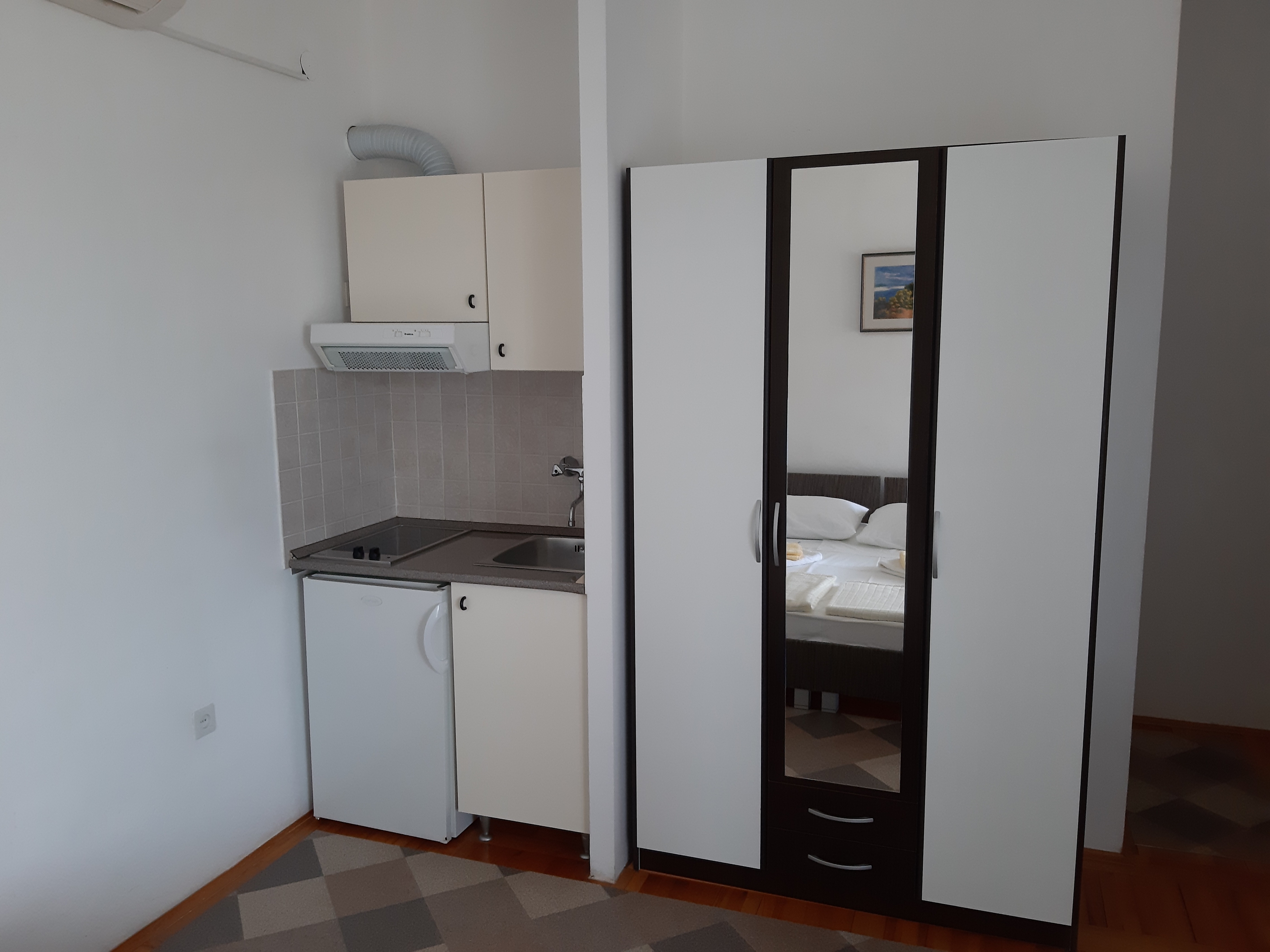 Studio flat with terrace and sea view Tisno (Murter) (AS-17716-a)