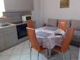 Dining room Varvari, Dining room in the apartment, air condition available, (pet friendly) and WiFi.