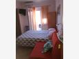 Spavaća soba Vrsi - Mulo, Spavaća soba u smještaju tipa studio-apartment, dostupna klima, kućni ljubimci dozvoljeni i WiFi.