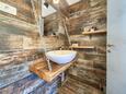 Bathroom 2 Vrh, Bathroom 2 in the house, (pet friendly) and WiFi.