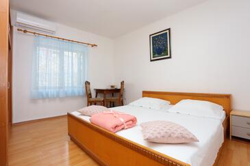 Split, Dormitorio in the room, air condition available y WiFi.