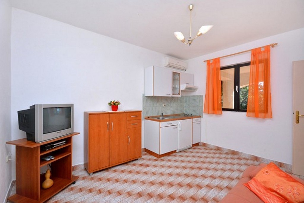 Studio flat with terrace Ivan Dolac, Hvar  AS-a