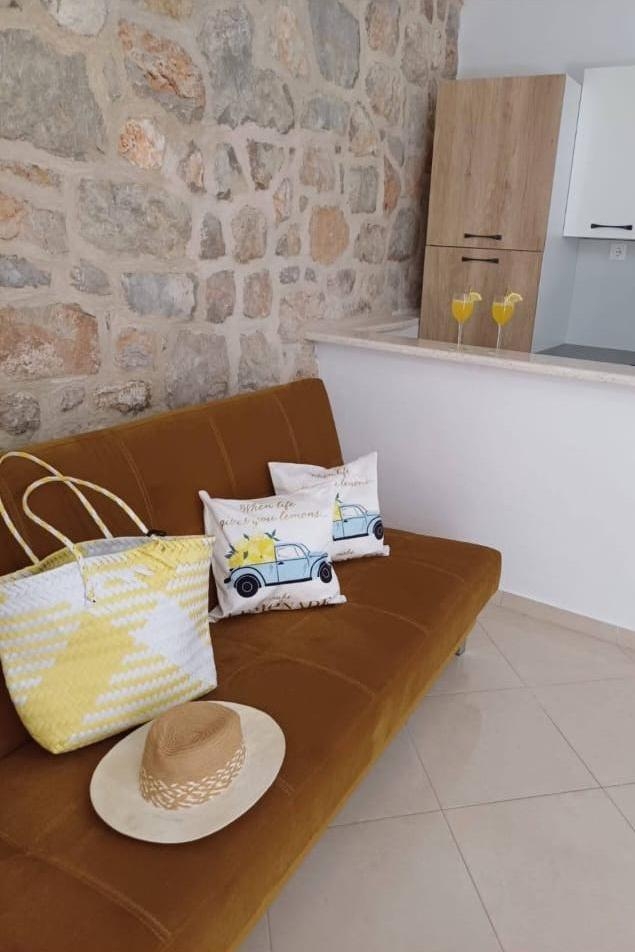 Studio flat with terrace Ivan Dolac, Hvar (AS-17778-b)