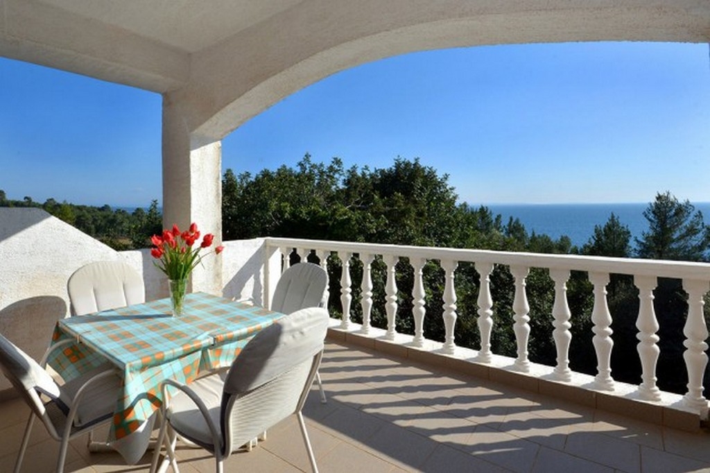 Studio flat with terrace and sea view Ivan Dolac, Hvar (AS-17778-e)