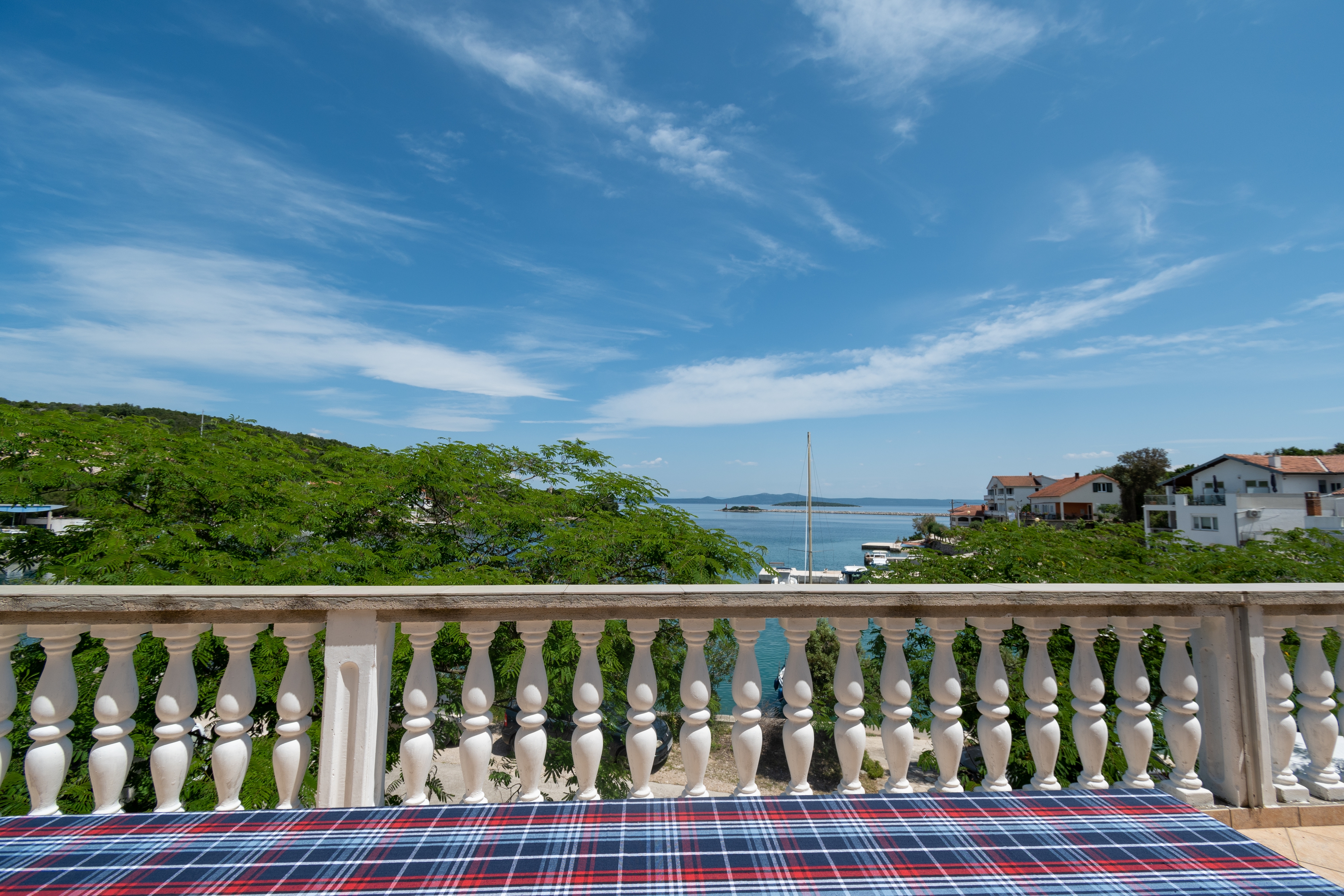 Two bedroom apartment near beach Zaglav, Dugi otok  A-d