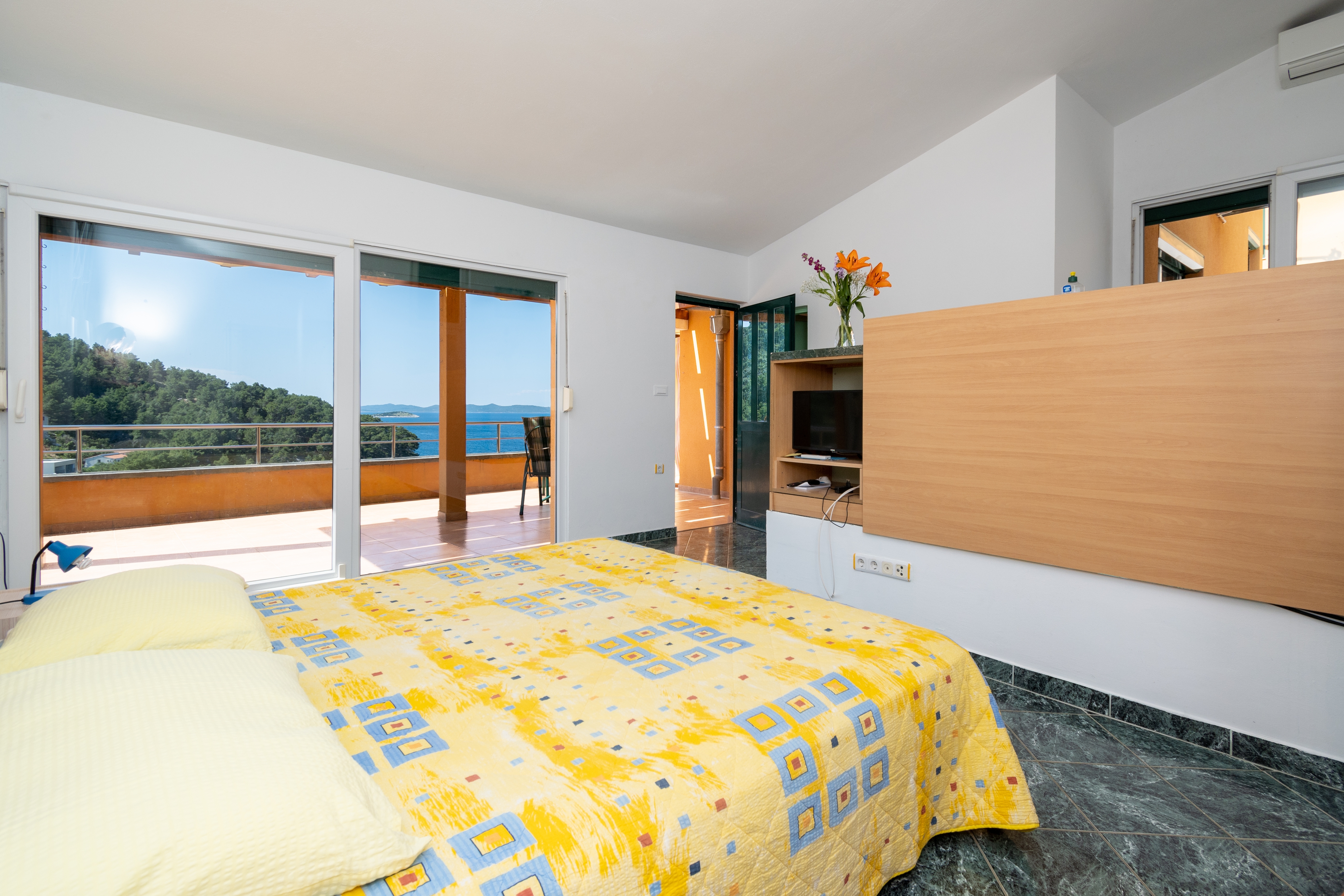 Studio flat with terrace and sea view Sali, Dugi otok  AS-b