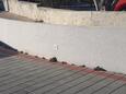 Parkirišče Novalja, Pag, Parkirišče 17800 - Apartmaji s prodnato plažo.