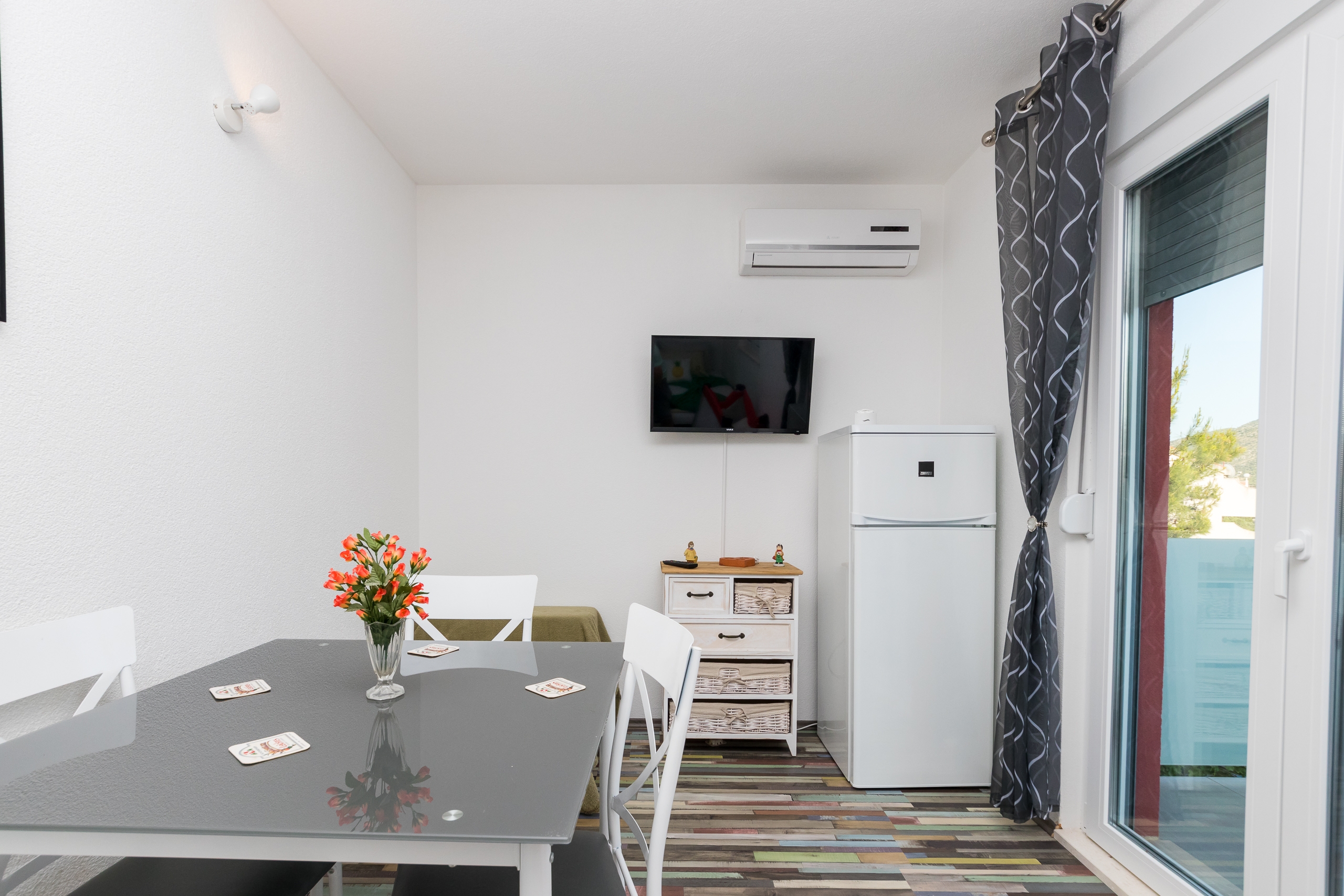 Three bedroom apartment with terrace Grebaštica, Šibenik  A-c