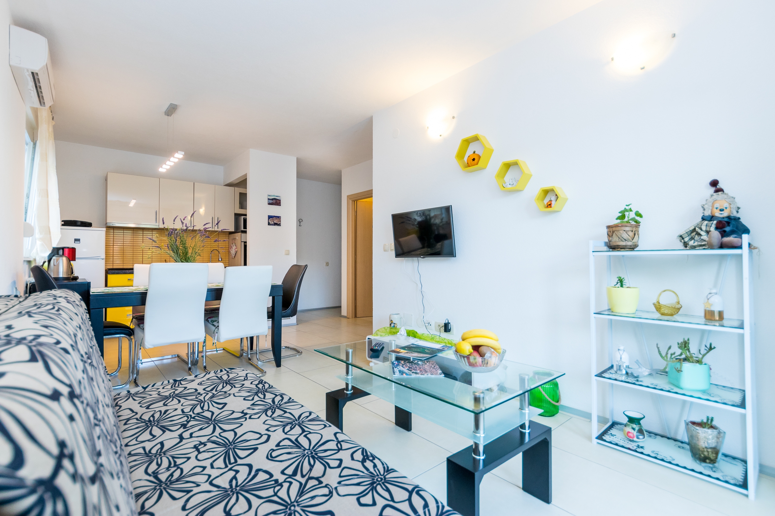 One bedroom apartment with terrace Grebaštica, Šibenik (A-17831-d)