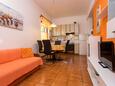 Punat, Sala de estar in the apartment, air condition available, (pet friendly) y WiFi.