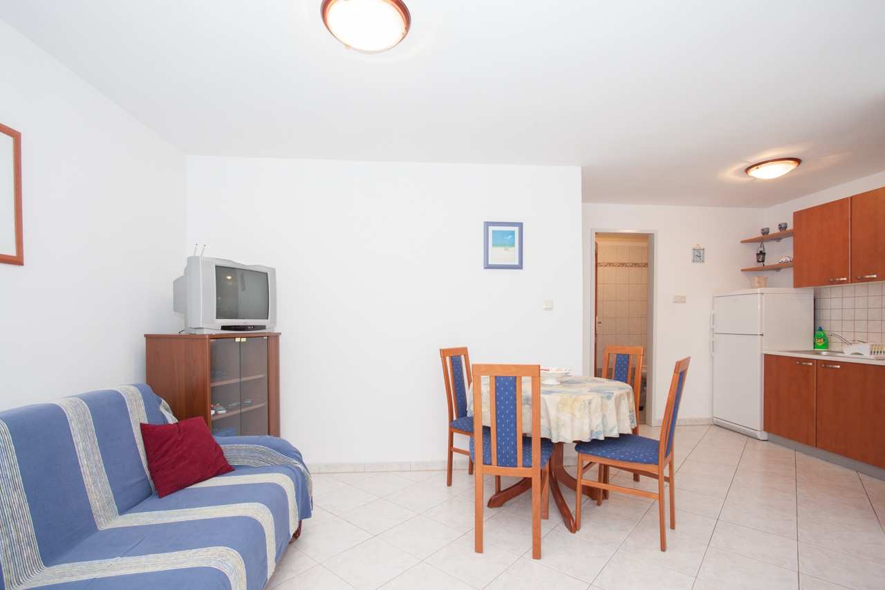 One bedroom apartment with balcony Punat, Krk (A-17857-d)