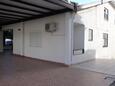 Parkirišče Novalja, Pag, Parkirišče 17859 - Apartmaji v bližini morja s prodnato plažo.