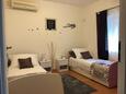 Ložnice 2 Podstrana, Ložnice 2 v ubytování typu apartment, s klimatizací a WiFi.