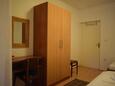 Starigrad, Bedroom in the studio-apartment, air condition available and WiFi.