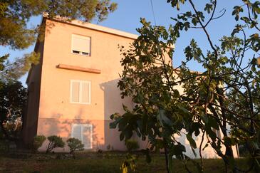 Starigrad, Paklenica, Propiedad 17865 - Apartamentos near sea with pebble beach.