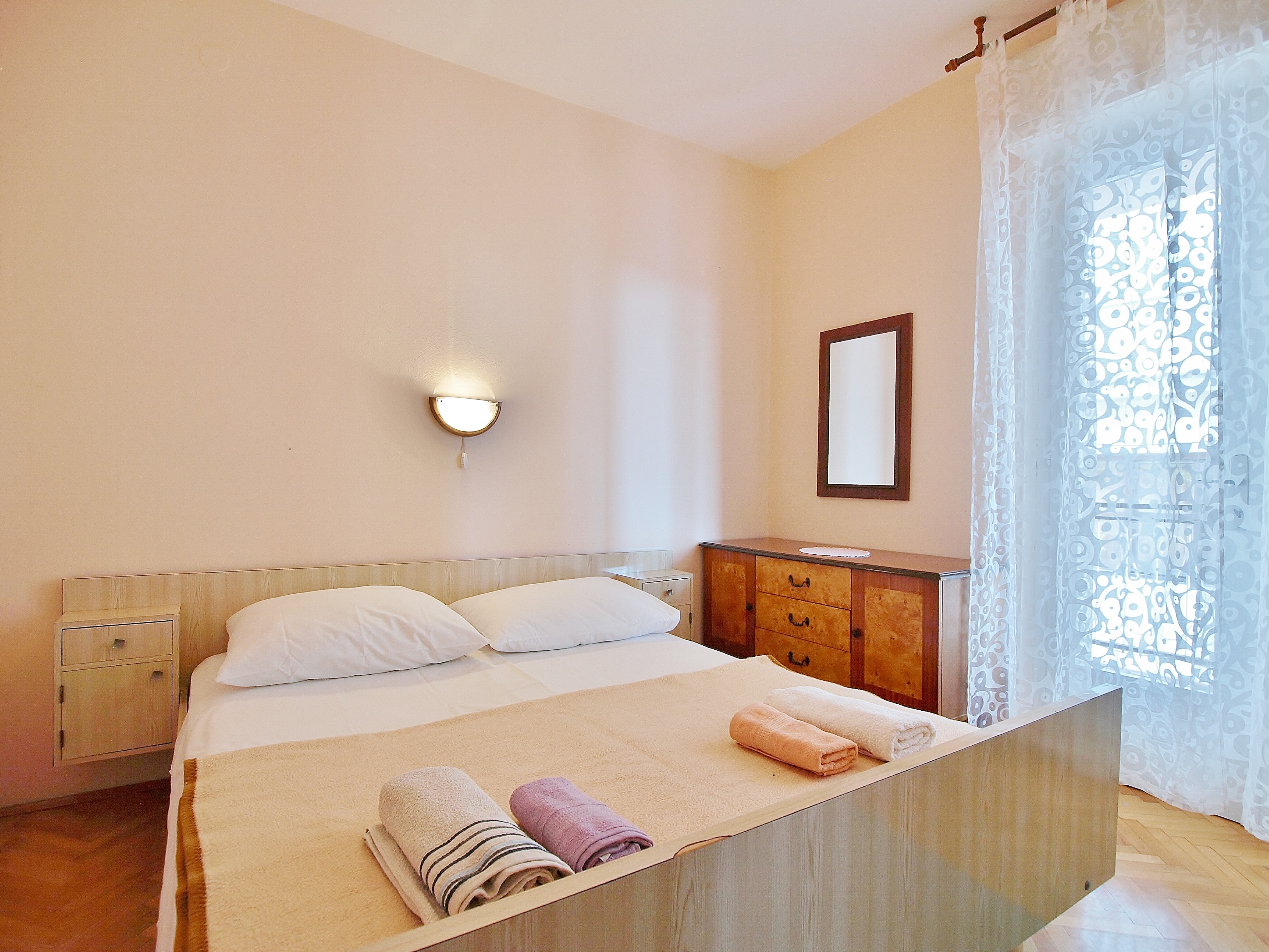 Two bedroom apartment with terrace Palit, Rab (A-17881-b)